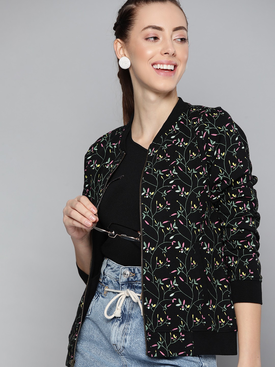 

HERE&NOW Women Black & Green Floral Print Sweatshirt