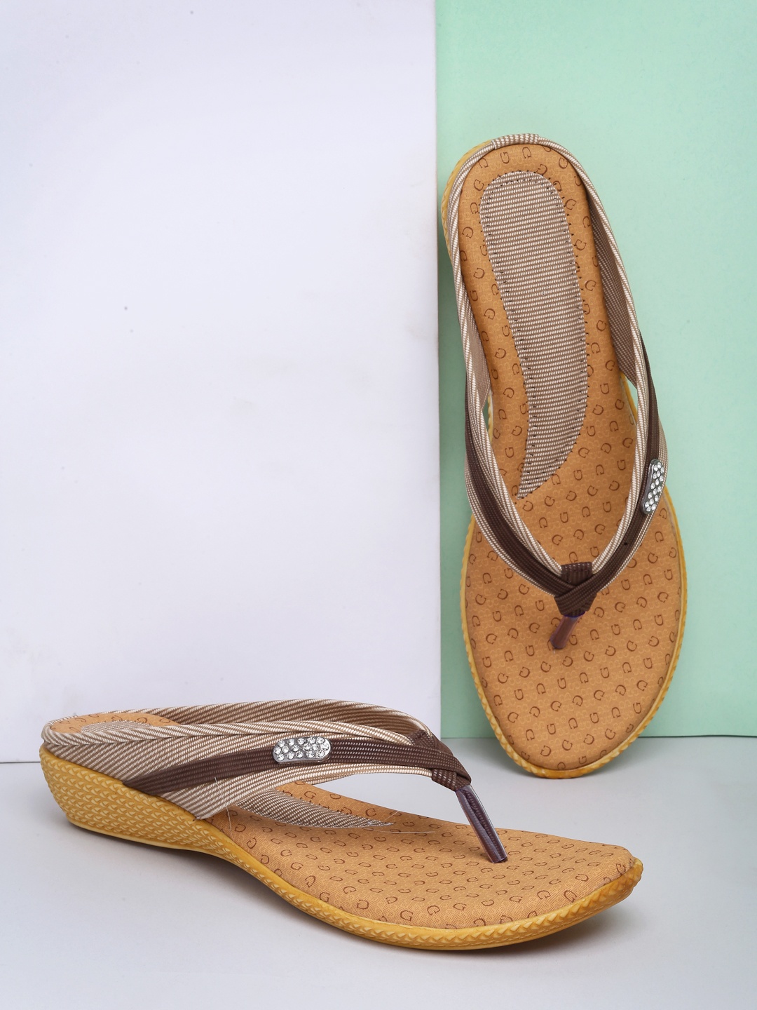 

DEAS Women Cream Coloured Open Toe Flats