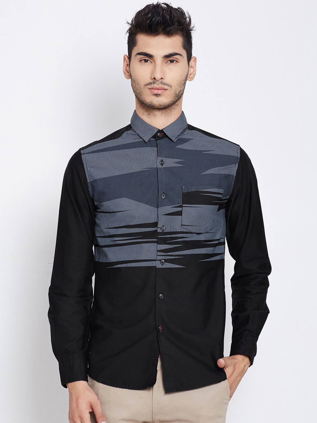 

LOCOMOTIVE Men Black Slim Fit Printed Casual Shirt