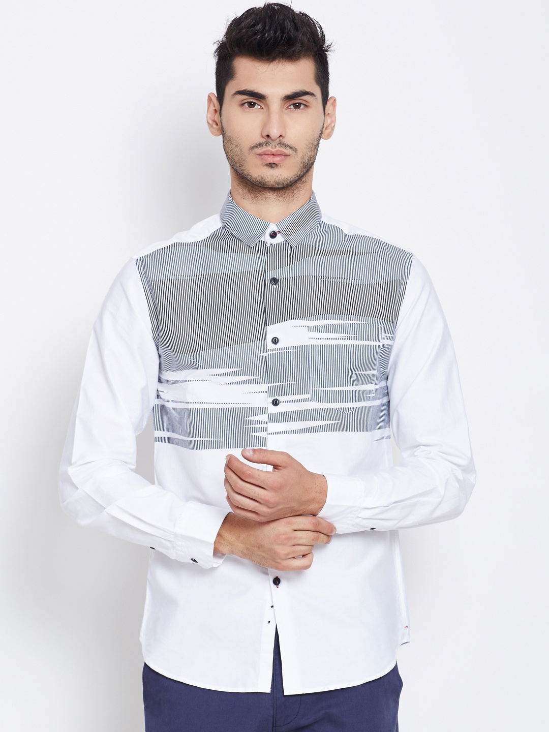 

LOCOMOTIVE Men White Slim Fit Printed Casual Shirt