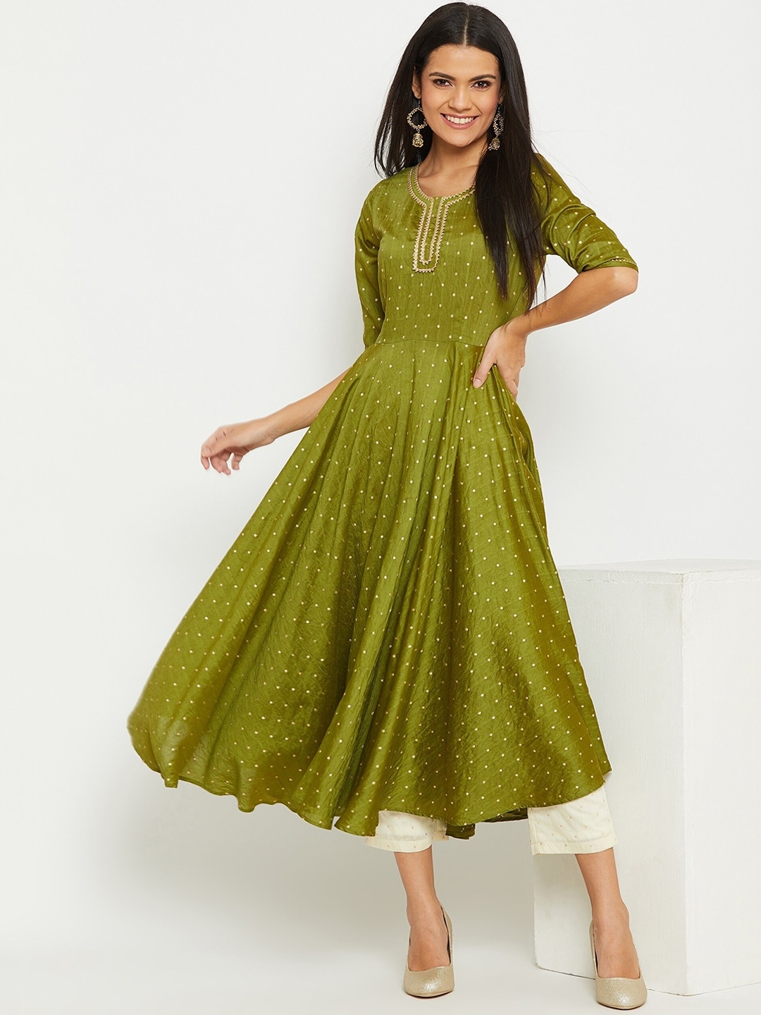 

PANIT Women Green Embroidered Empire Kurta with Trousers