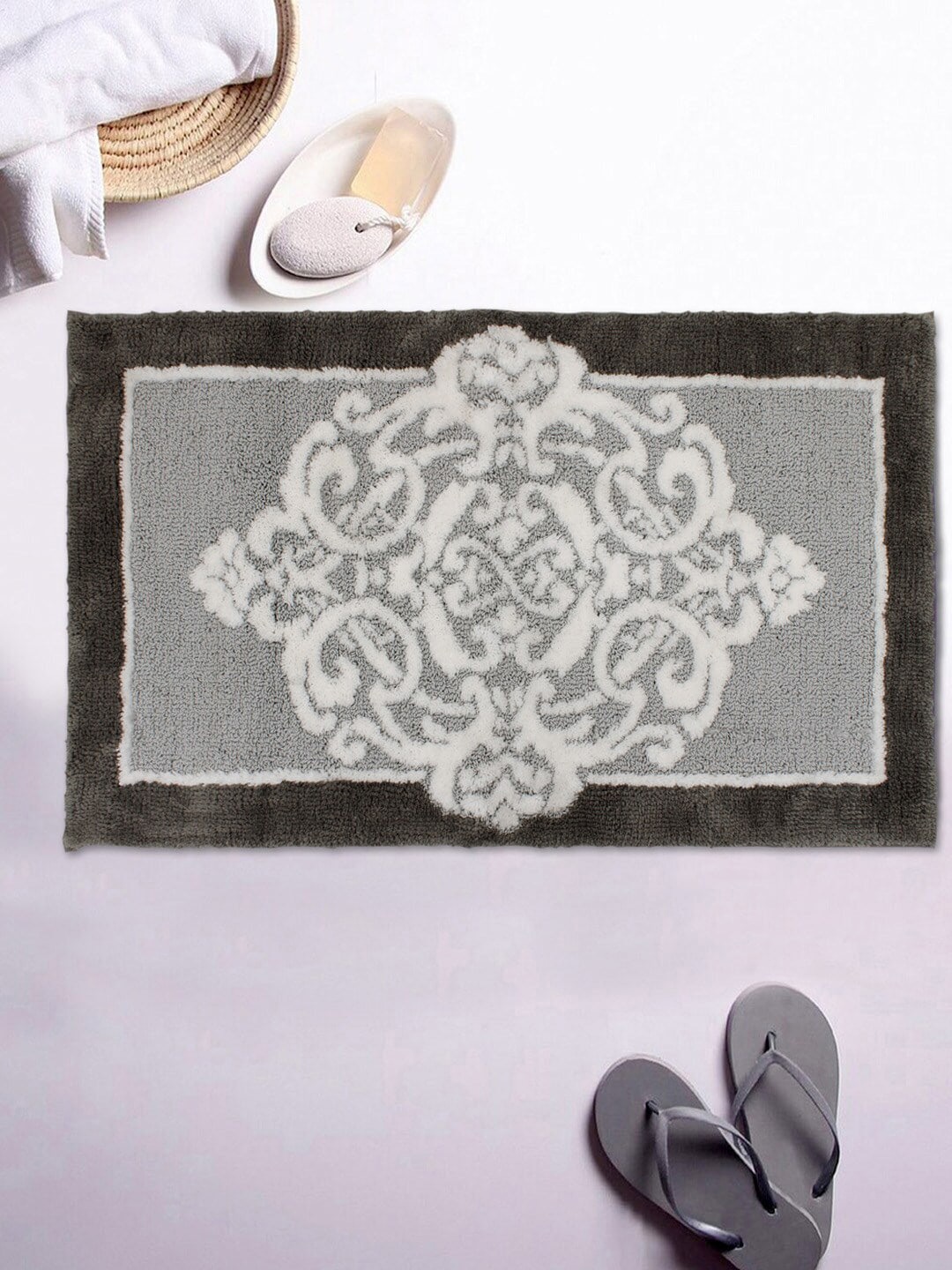 

AVI Living Grey & White 2300 GSM Bath Rug