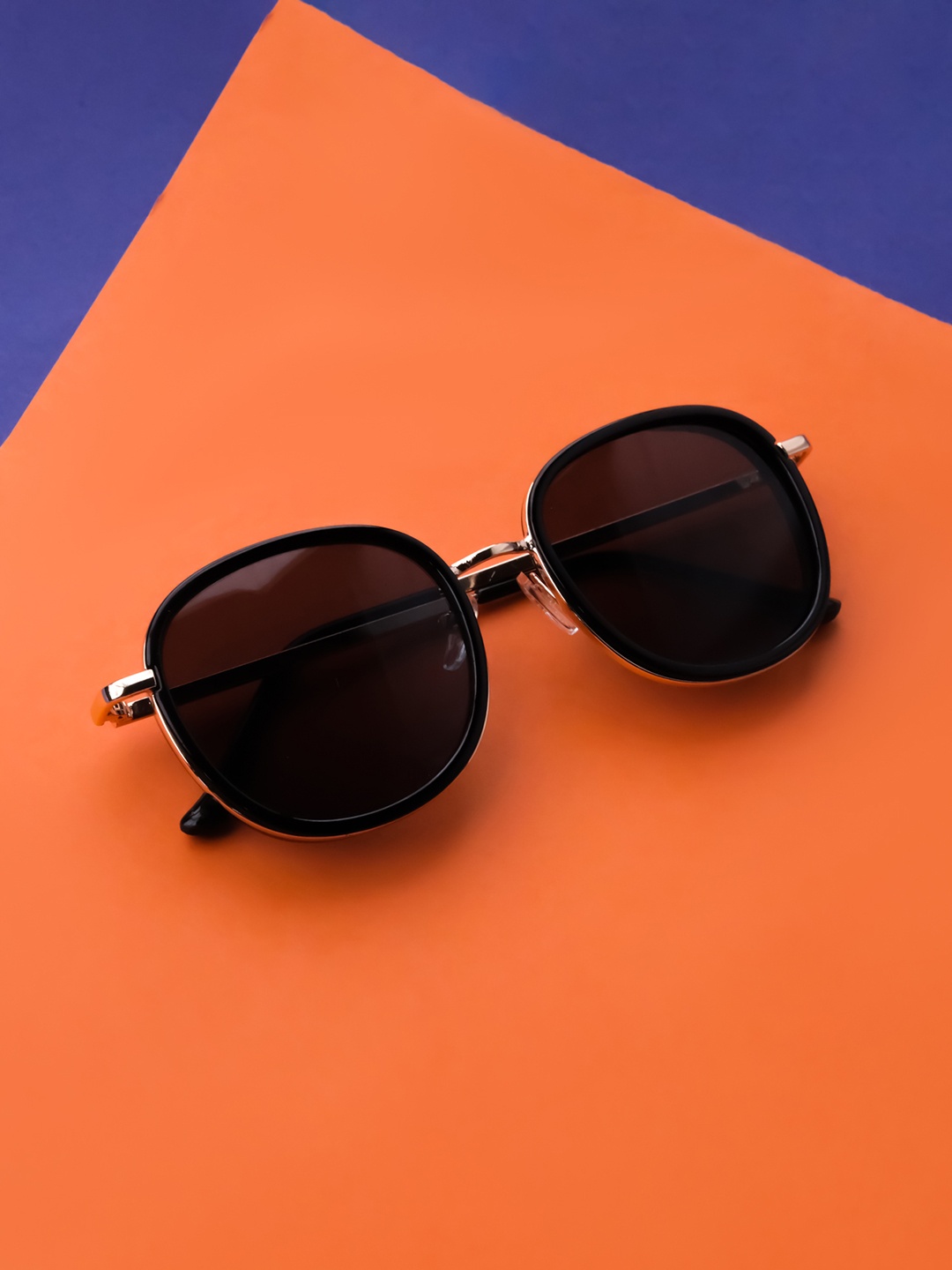 

Spiky Unisex Kids Black Lens & Gold-Toned Square Sunglasses SWOV