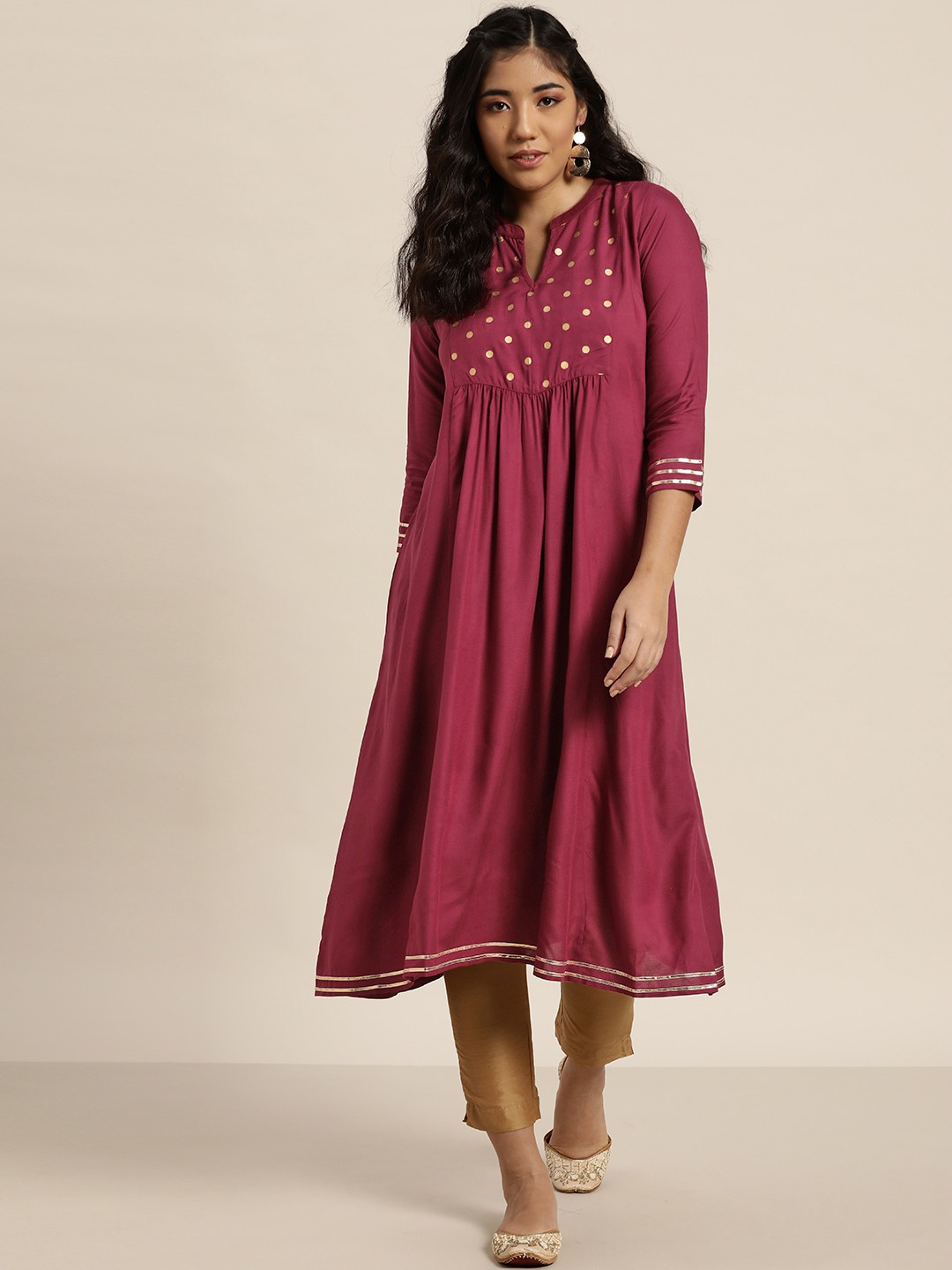

Shae by SASSAFRAS Women Magenta & Golden Foil Print Yoke Gathered Liva A-Line Kurta
