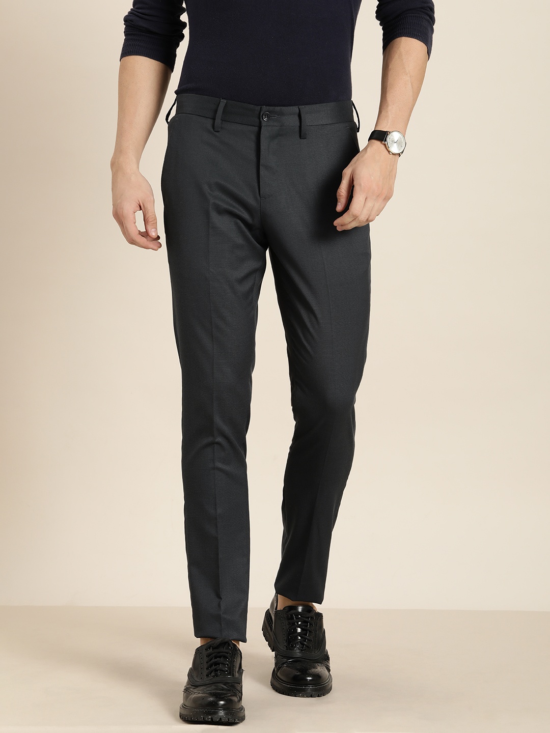 

INVICTUS Men Grey Solid Stretch Pleated Slim Fit Formal Trousers