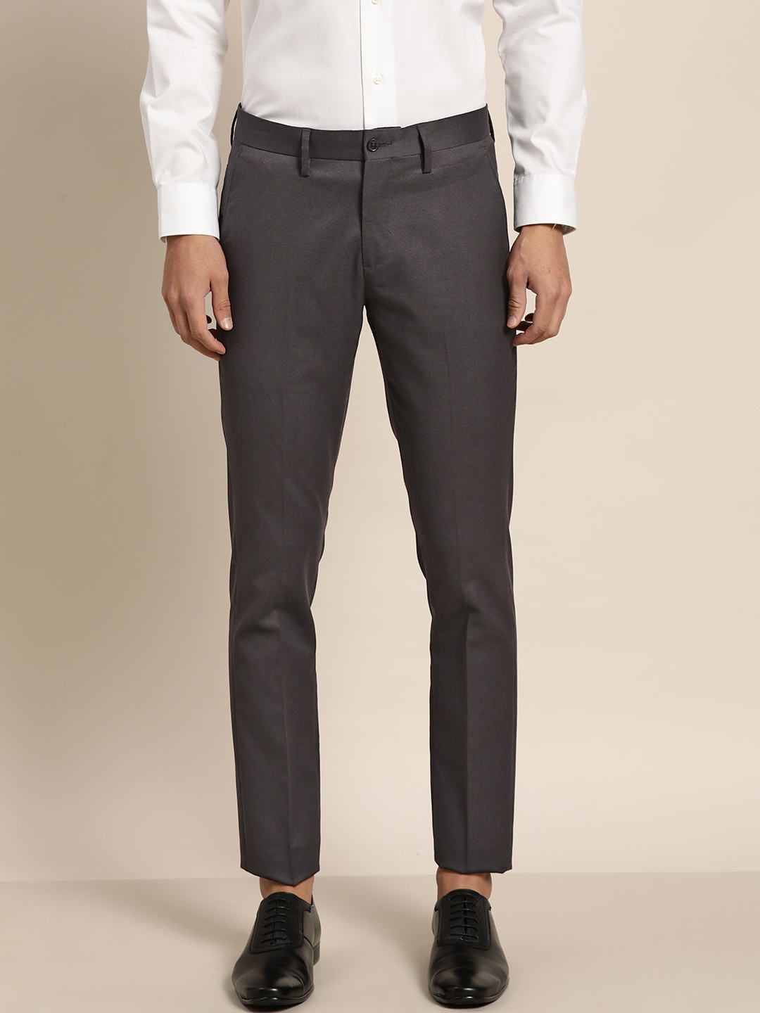 

INVICTUS Men Charcoal Grey Solid Slim Fit Wrinkle Free Smart Casual Trousers