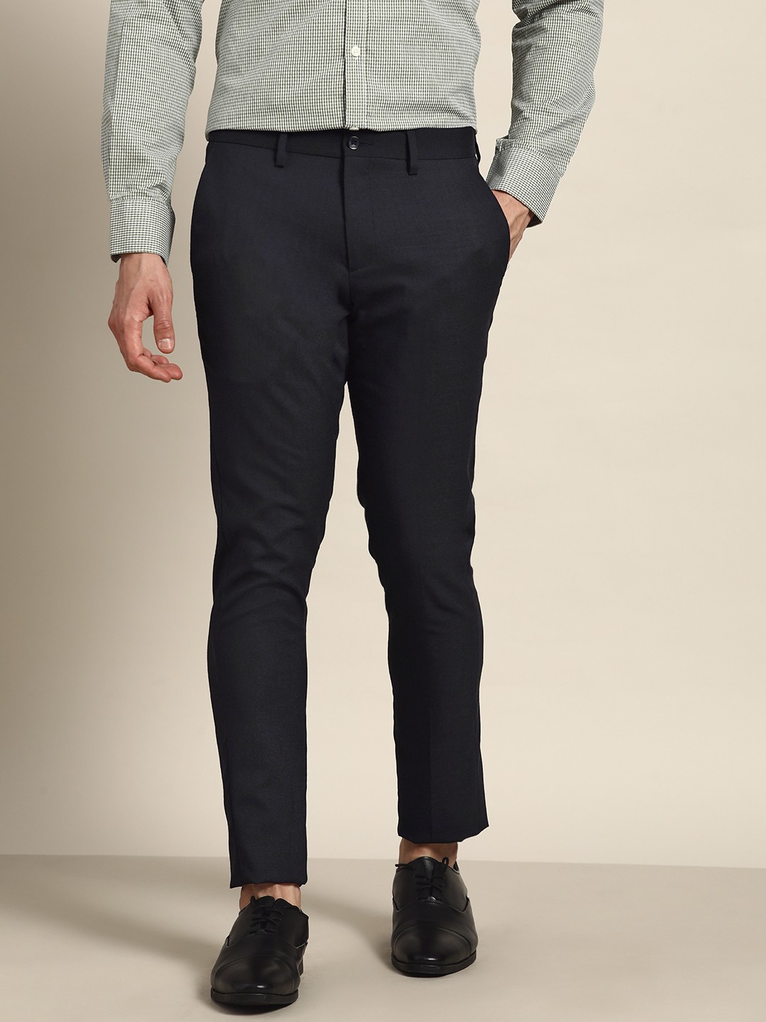 

INVICTUS Men Navy Blue Solid Slim Fit Trousers
