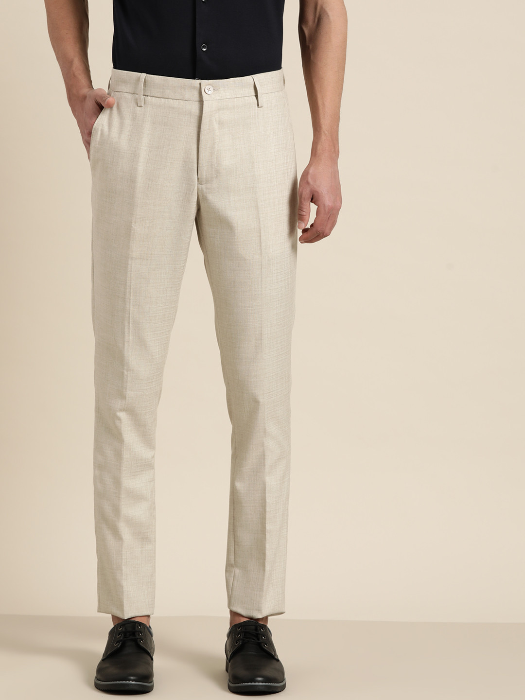 

INVICTUS Men Beige Solid Slim Fit Stretch Formal Trouser