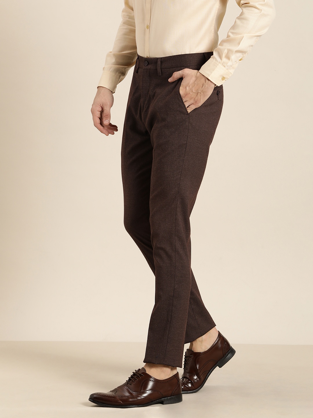 

INVICTUS Men Brown Checked Pleated Slim Fit Dobby Stretch Formal Trousers