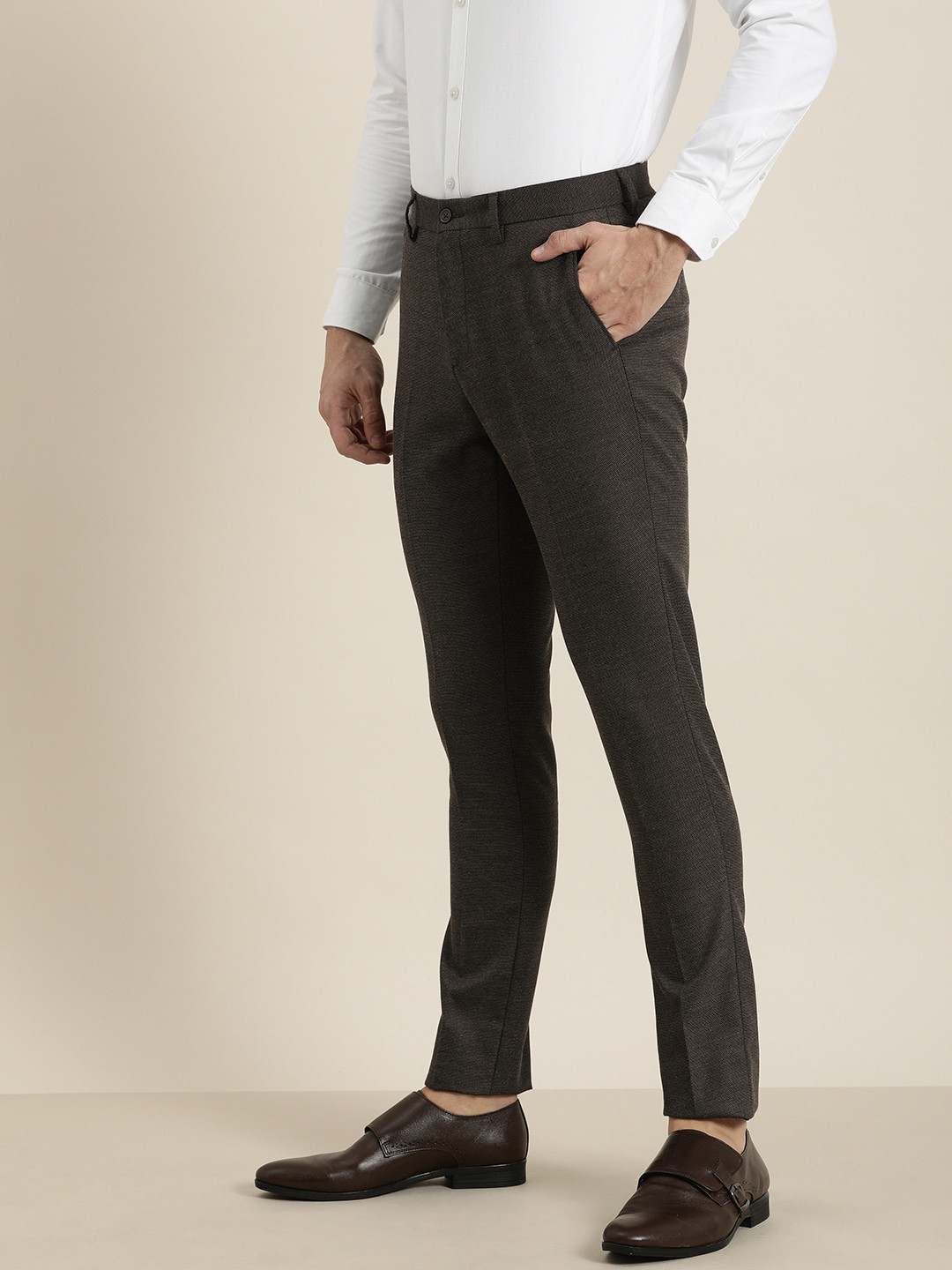 

INVICTUS Men Grey Solid Mid-Rise Formal Trousers