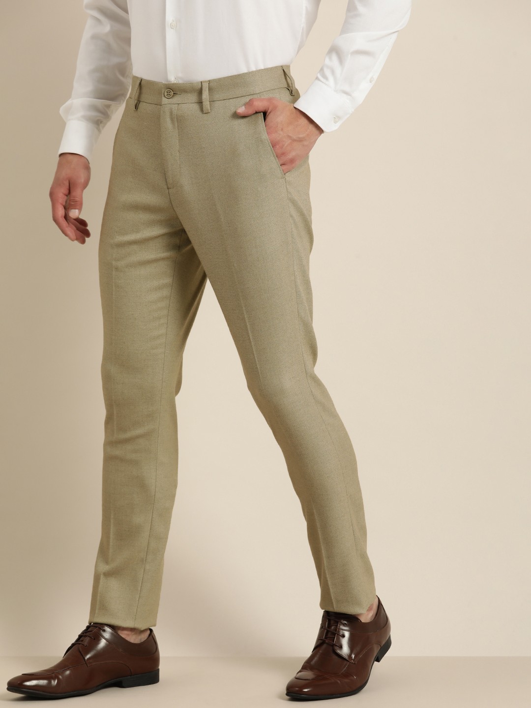 

INVICTUS Men Beige Solid Regular Fit Mid-Rise Plain Formal Dobby Stretchable Trousers