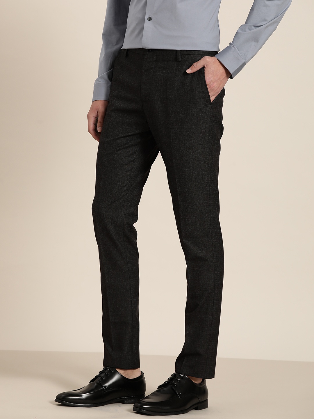 

INVICTUS Men Charcoal Grey Slim Fit Trousers