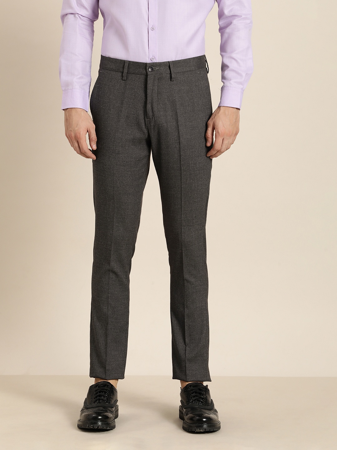 

INVICTUS Men Charcoal Grey Checked Slim Fit Dobby Stretch Pleated Trousers