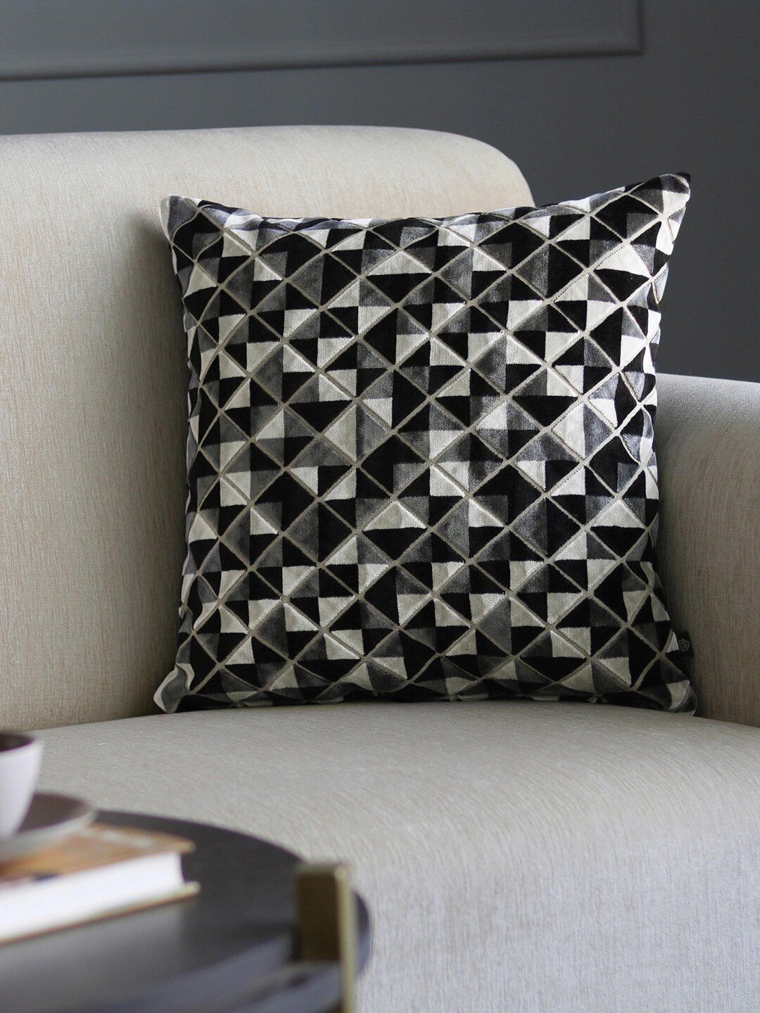 

GM Black & White Geometric Velvet Square Cushion Covers