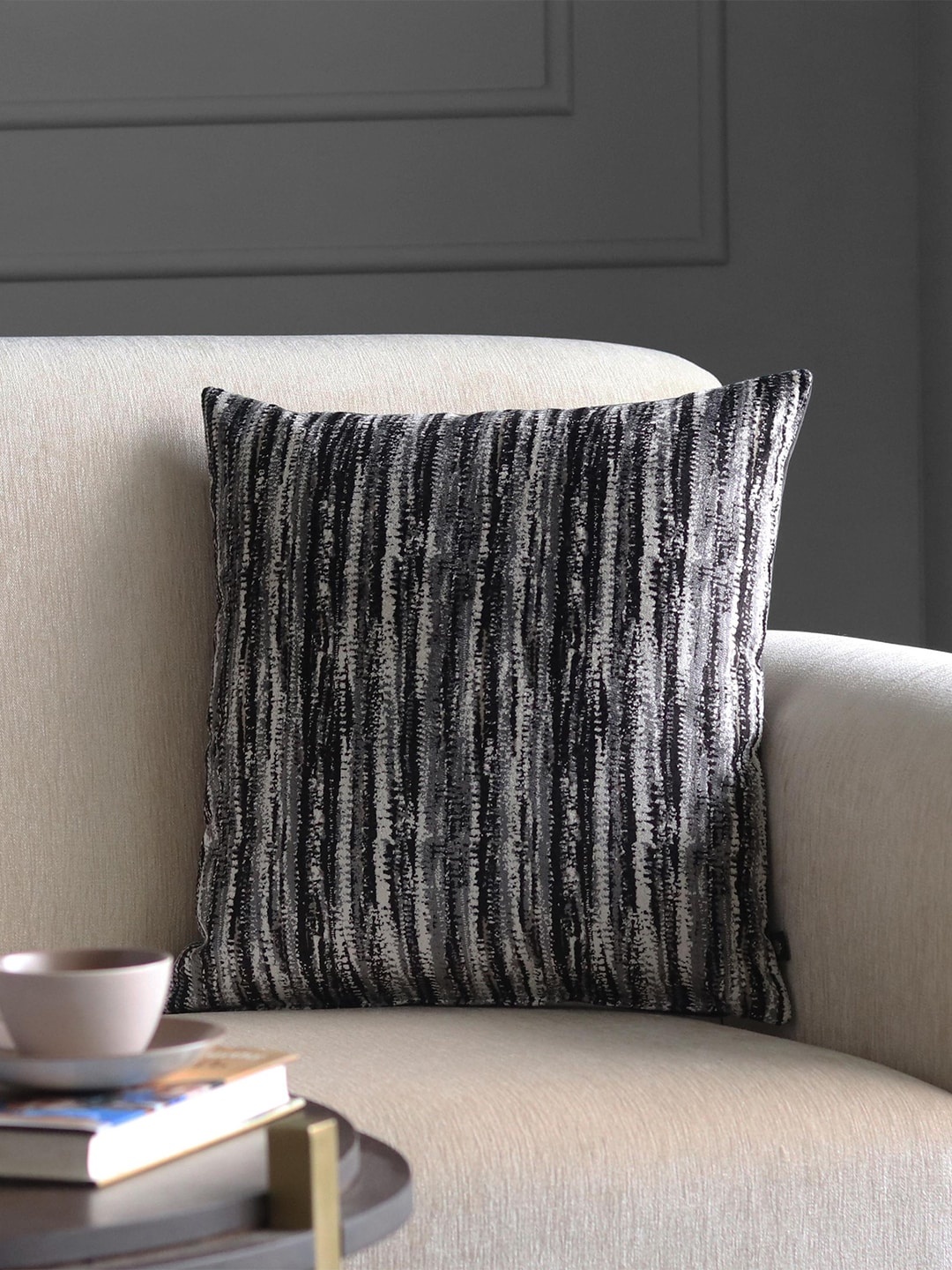 

GM Black & White Abstract Velvet Square Cushion Covers