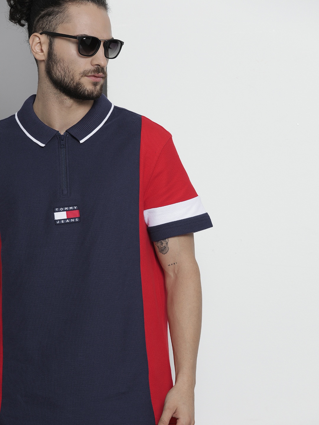 

Tommy Hilfiger Men Navy Blue Red Colourblocked Polo Collar Pure Cotton T-shirt