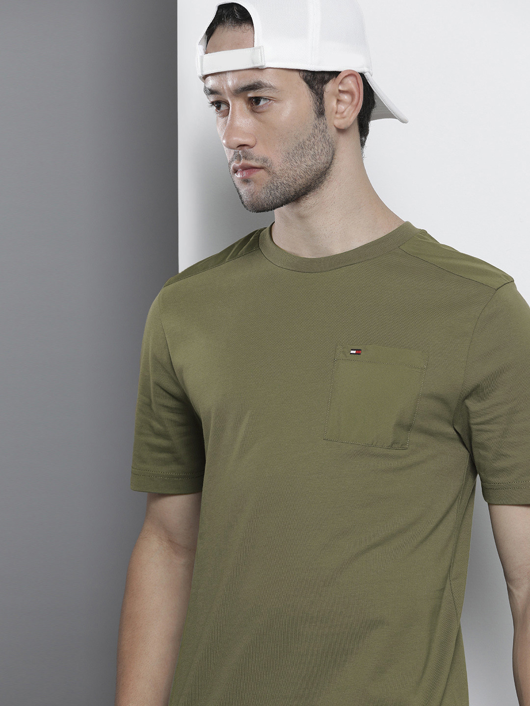 

Tommy Hilfiger Men Olive Green Pockets Pure Cotton T-shirt
