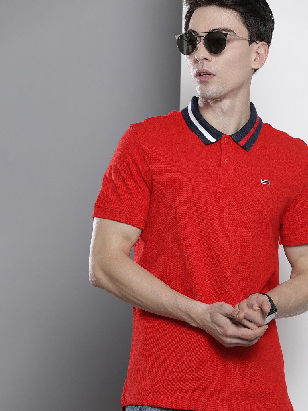 

Tommy Hilfiger Men Red Contrast Polo Collar T-shirt With Printed Detail