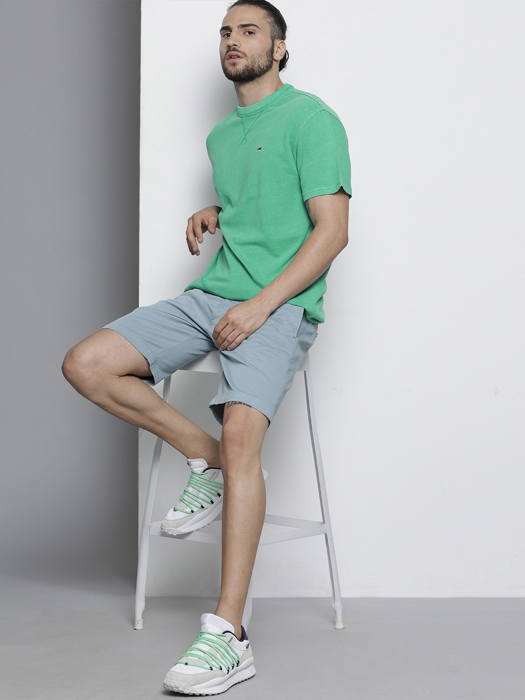 

Tommy Hilfiger Men Green Solid Round Neck Pure Cotton T-shirt