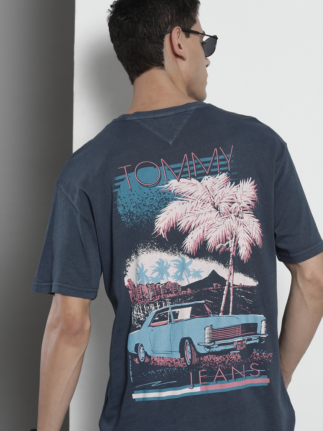 

Tommy Hilfiger Men Blue Back Printed Pure Cotton T-shirt