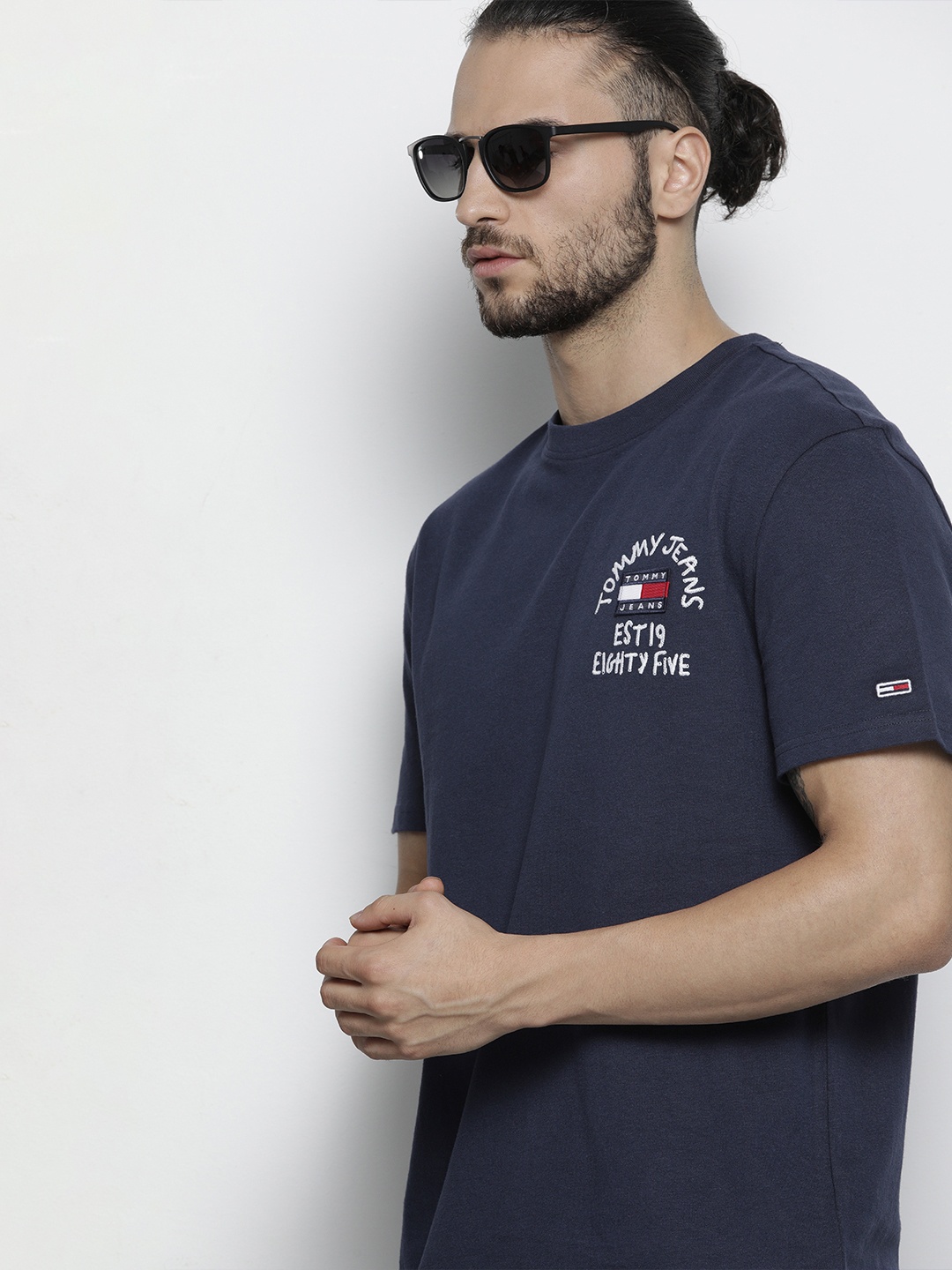 

Tommy Hilfiger Men Navy Blue Brand Logo Printed Pure Cotton T-shirt