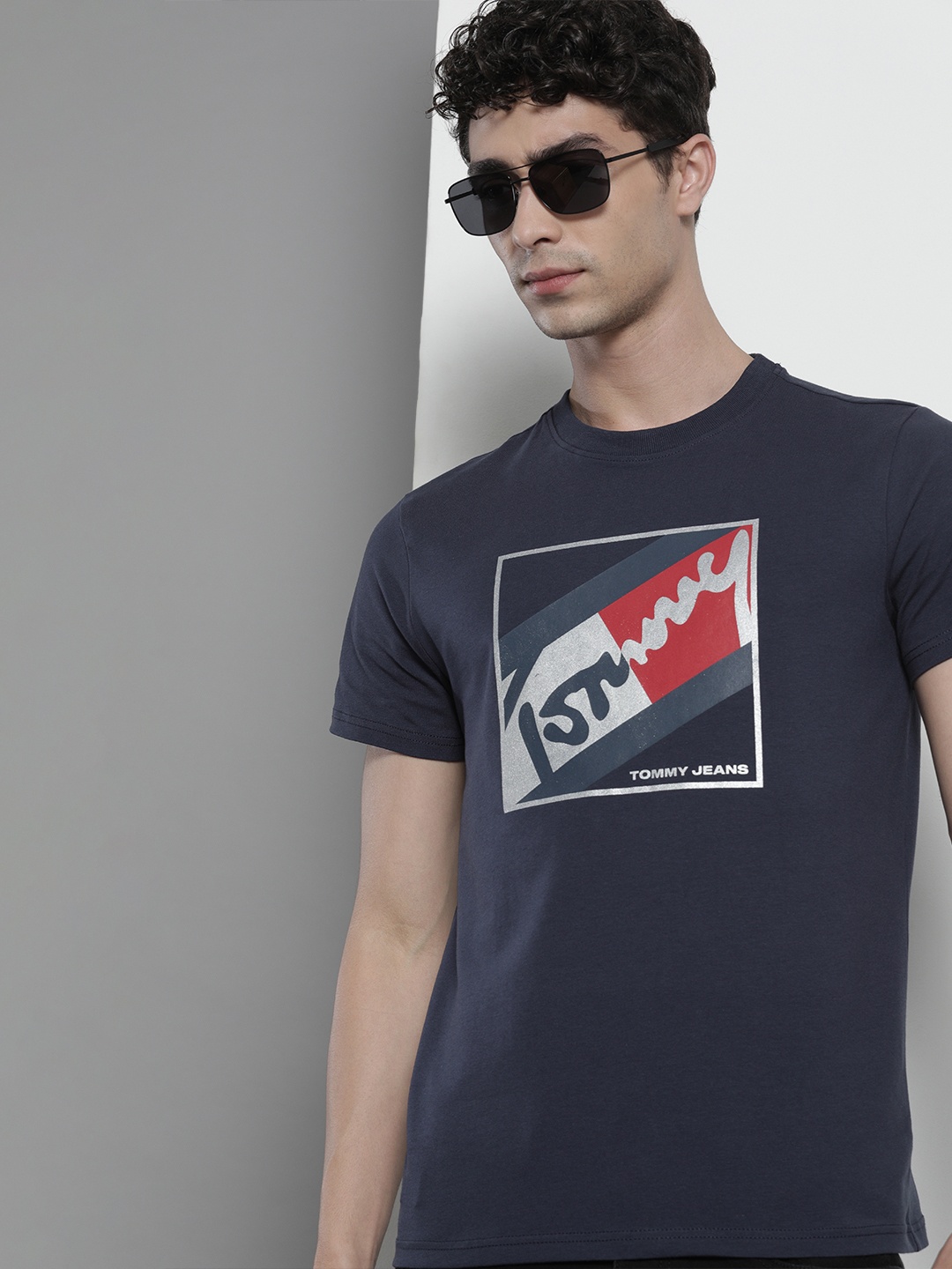 

Tommy Hilfiger Men Navy Blue Brand Logo Printed Slim Fit T-shirt