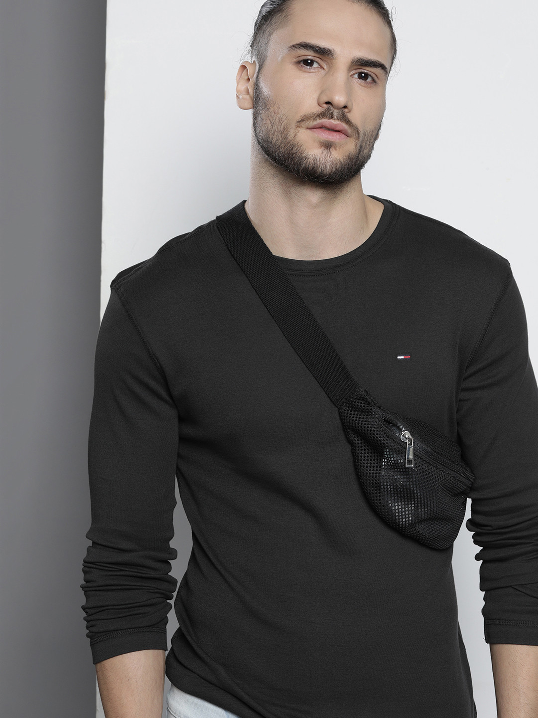 

Tommy Hilfiger Men Black Organic Cotton T-shirt