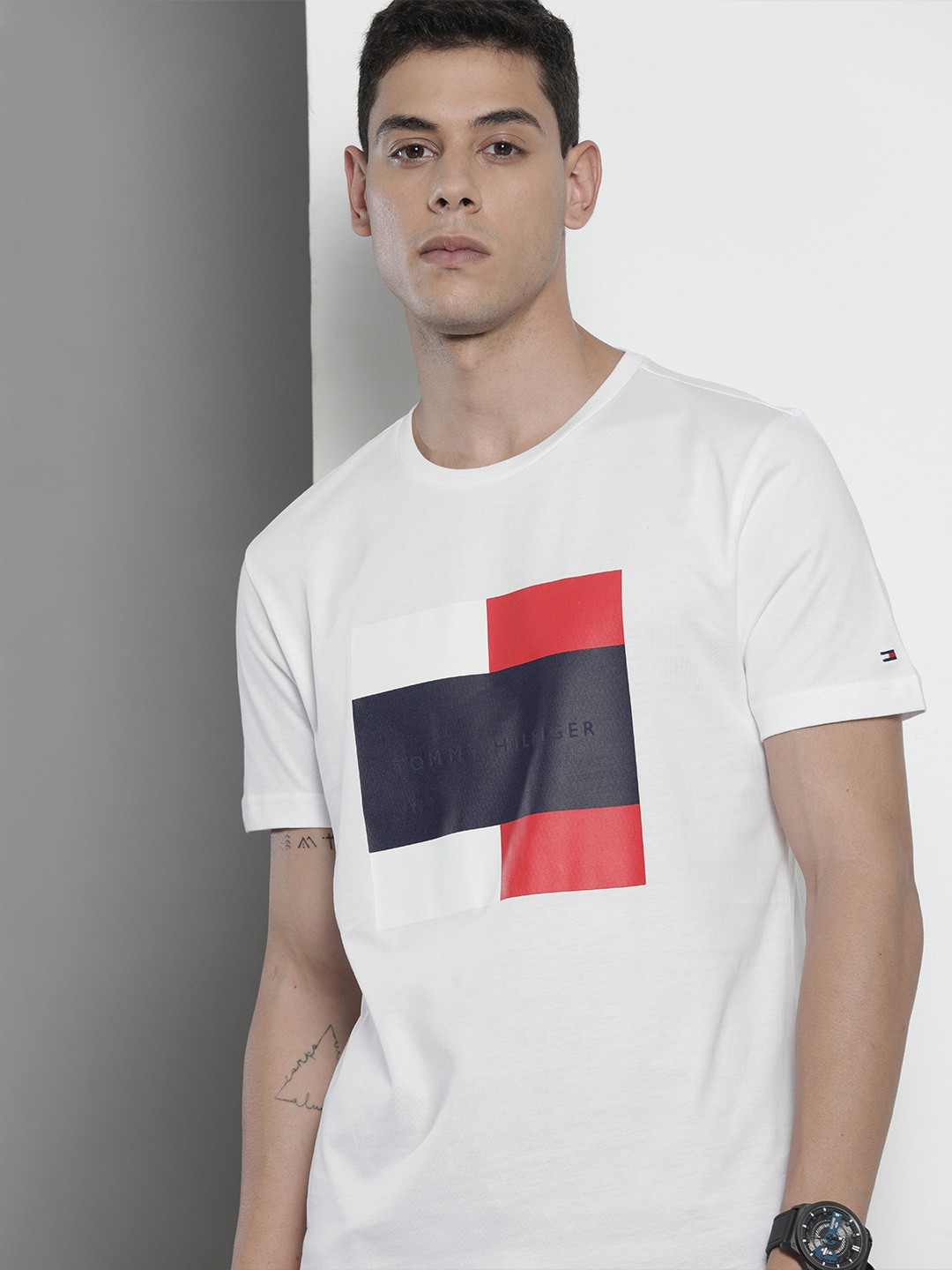 

Tommy Hilfiger Men White Black Printed Pure Cotton T-shirt