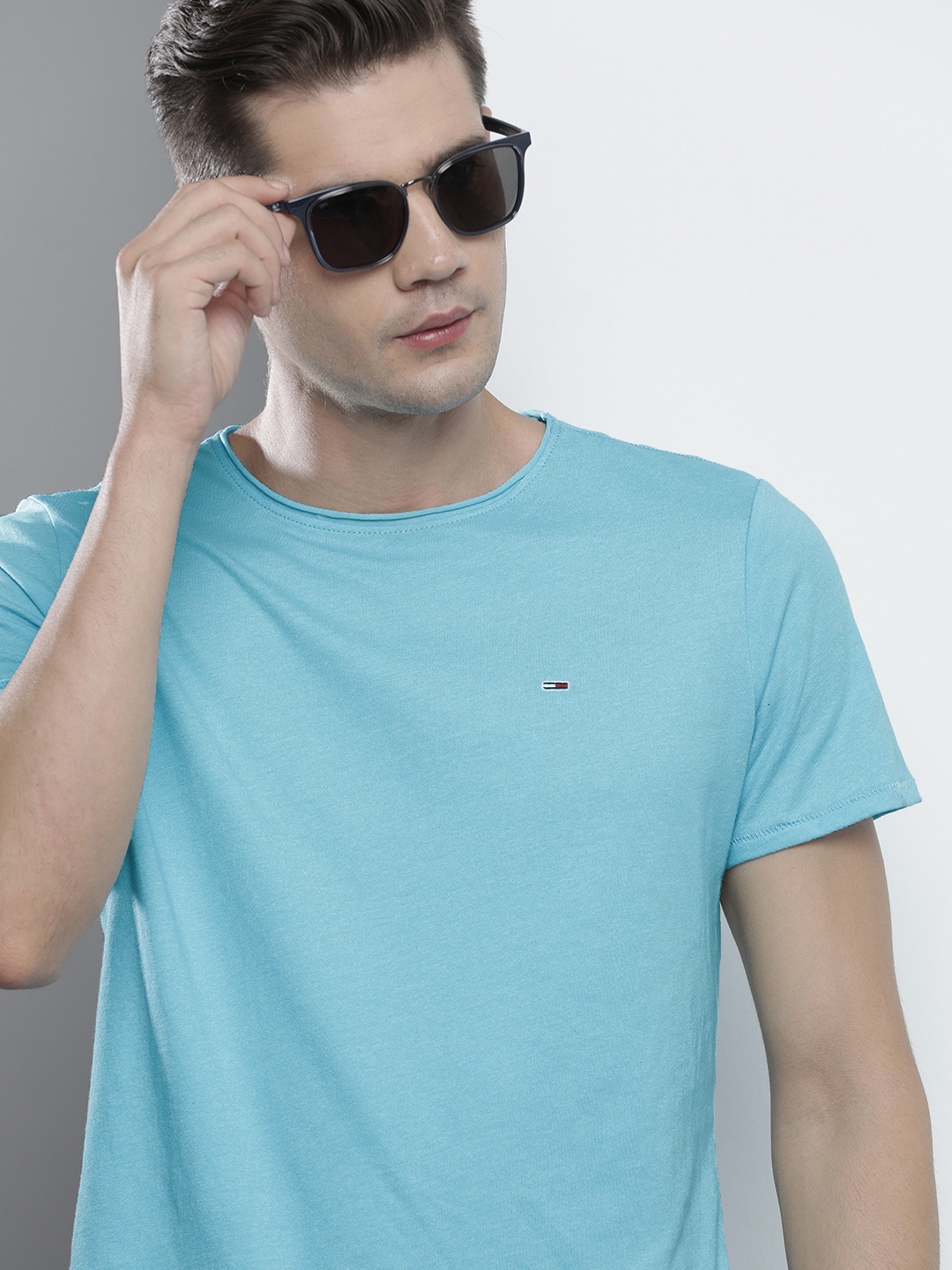 

Tommy Hilfiger Men Turquoise Blue Solid Slim Fit T-shirt