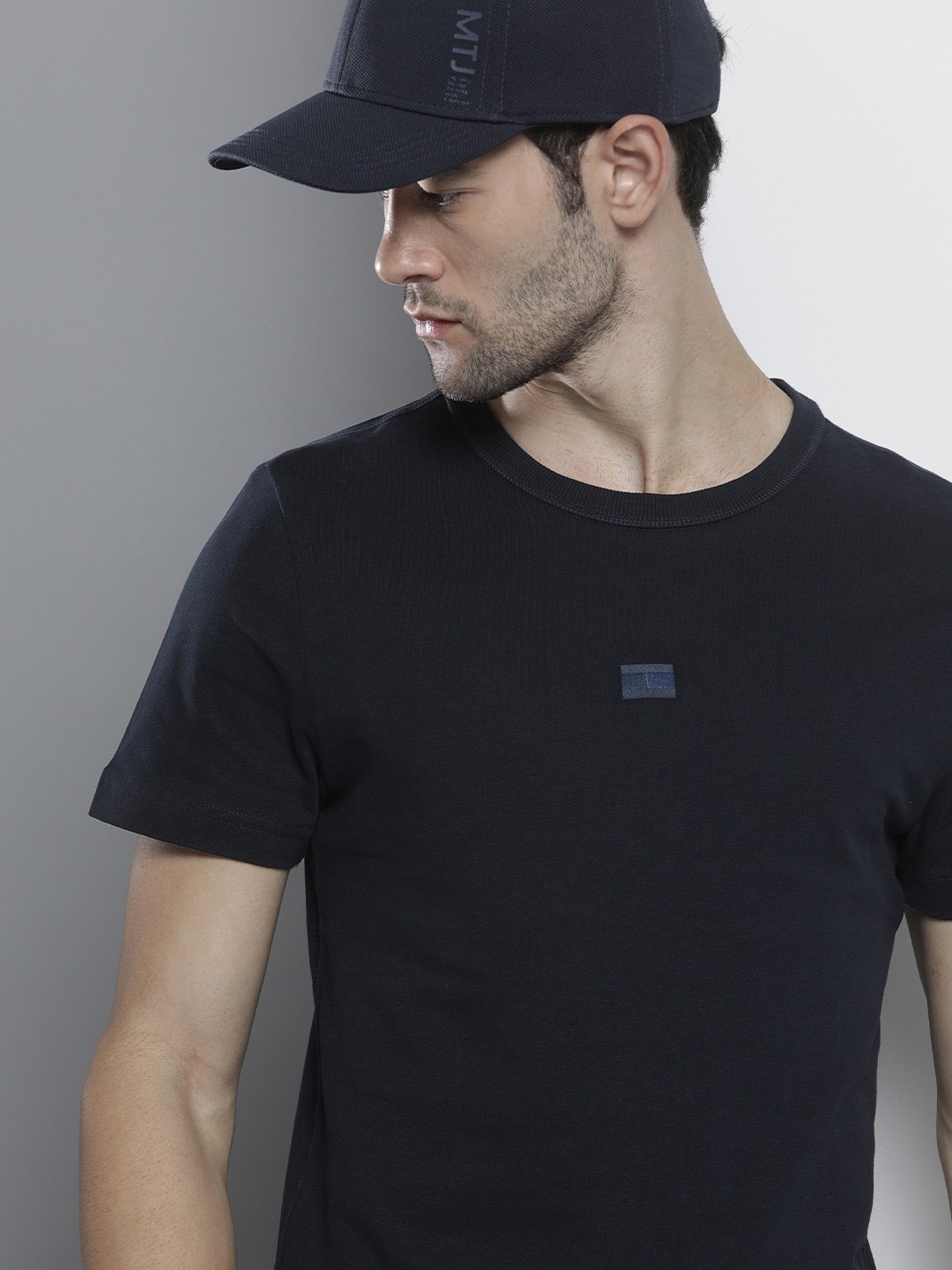 

Tommy Hilfiger Men Navy Blue Solid Organic Cotton T-shirt