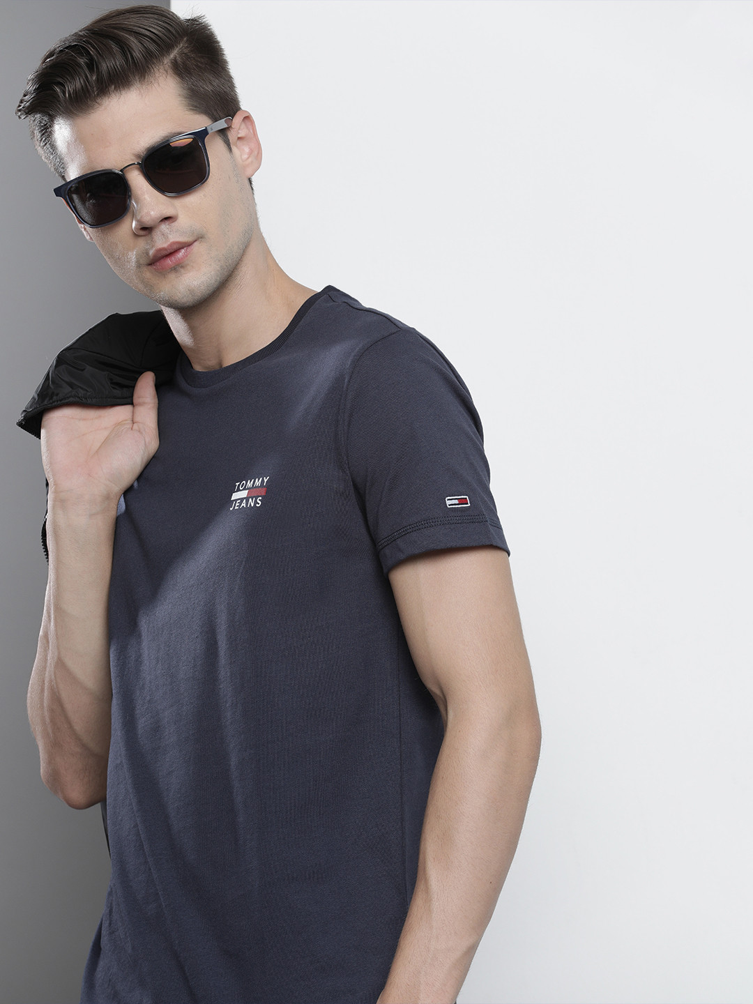 

Tommy Hilfiger Men Navy Blue Solid Round Neck Pure Cotton T-shirt