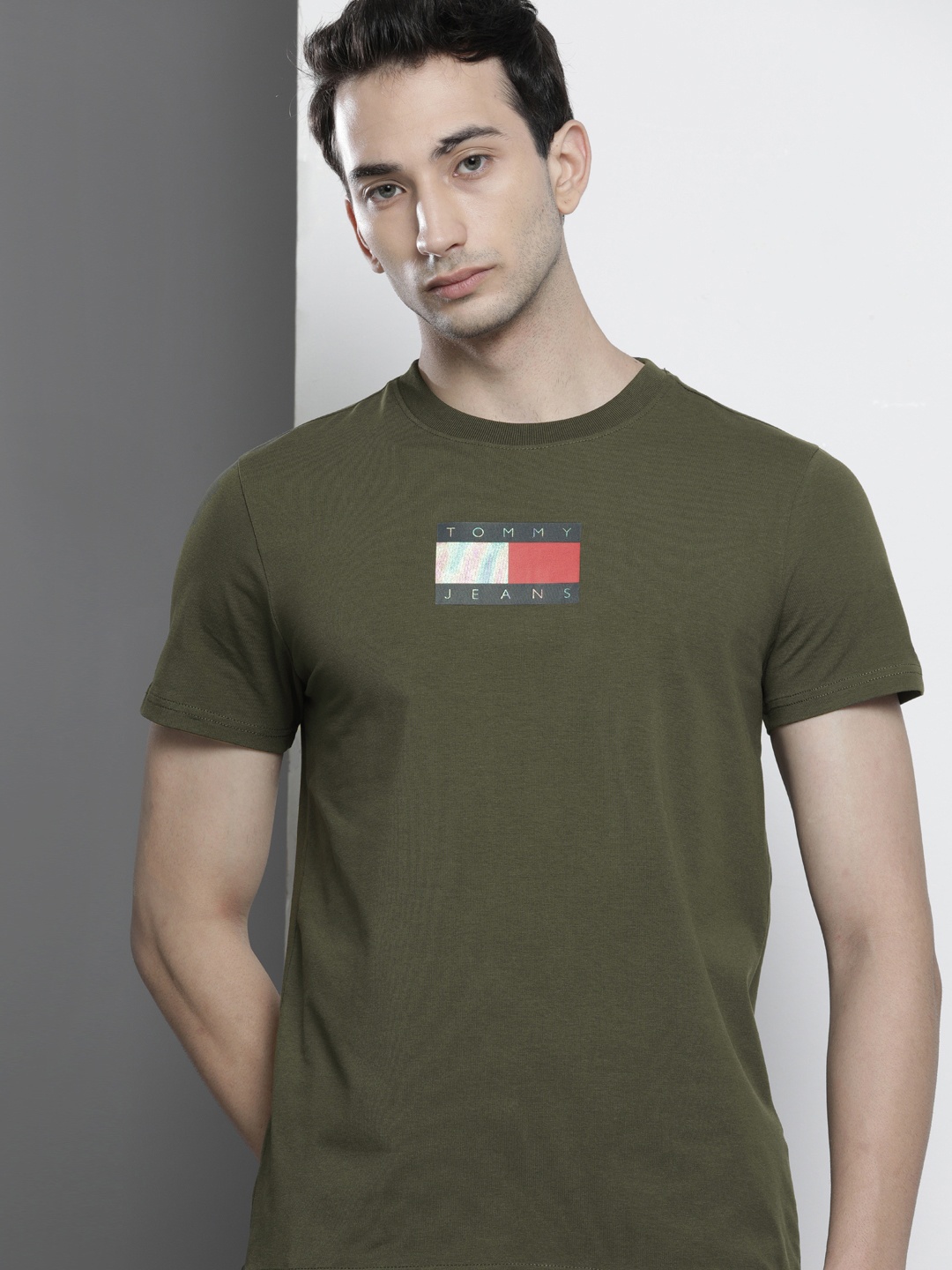 

Tommy Hilfiger Men Olive Green Brand Logo Printed Slim Fit T-shirt