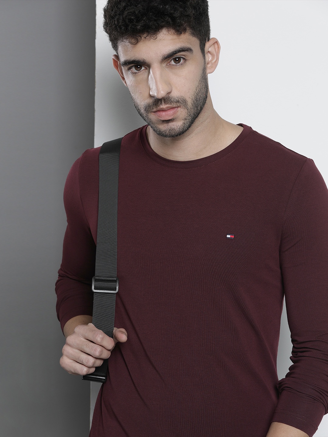 

Tommy Hilfiger Men Burgundy Slim Fit T-shirt