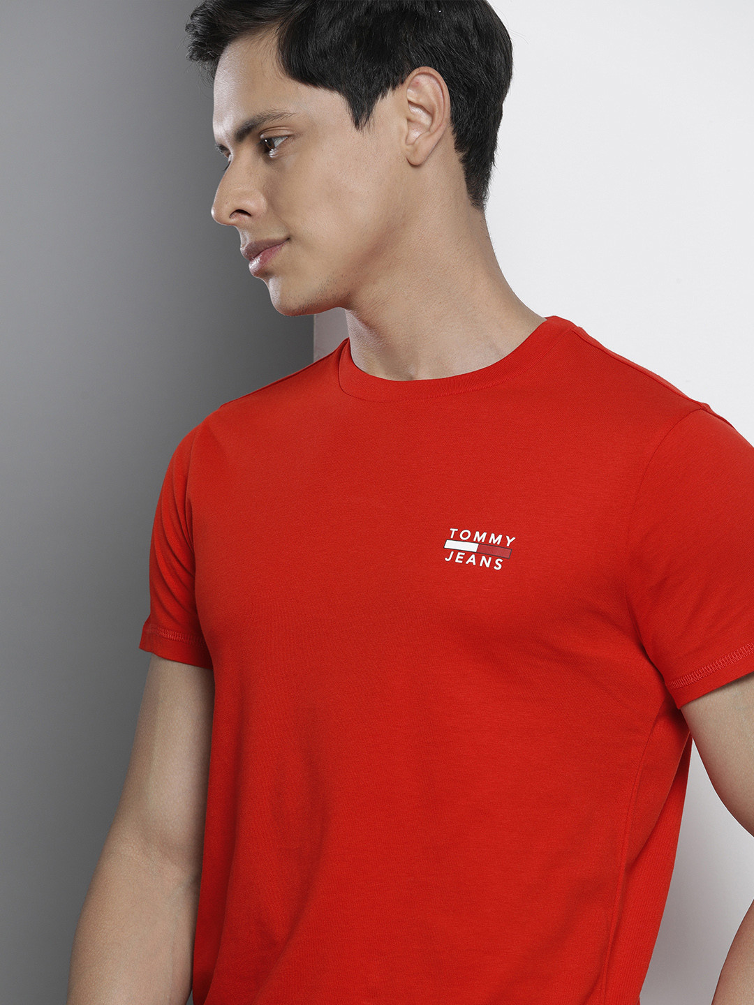 

Tommy Hilfiger Men Red Organic Cotton Solid Organic Cotton T-shirt
