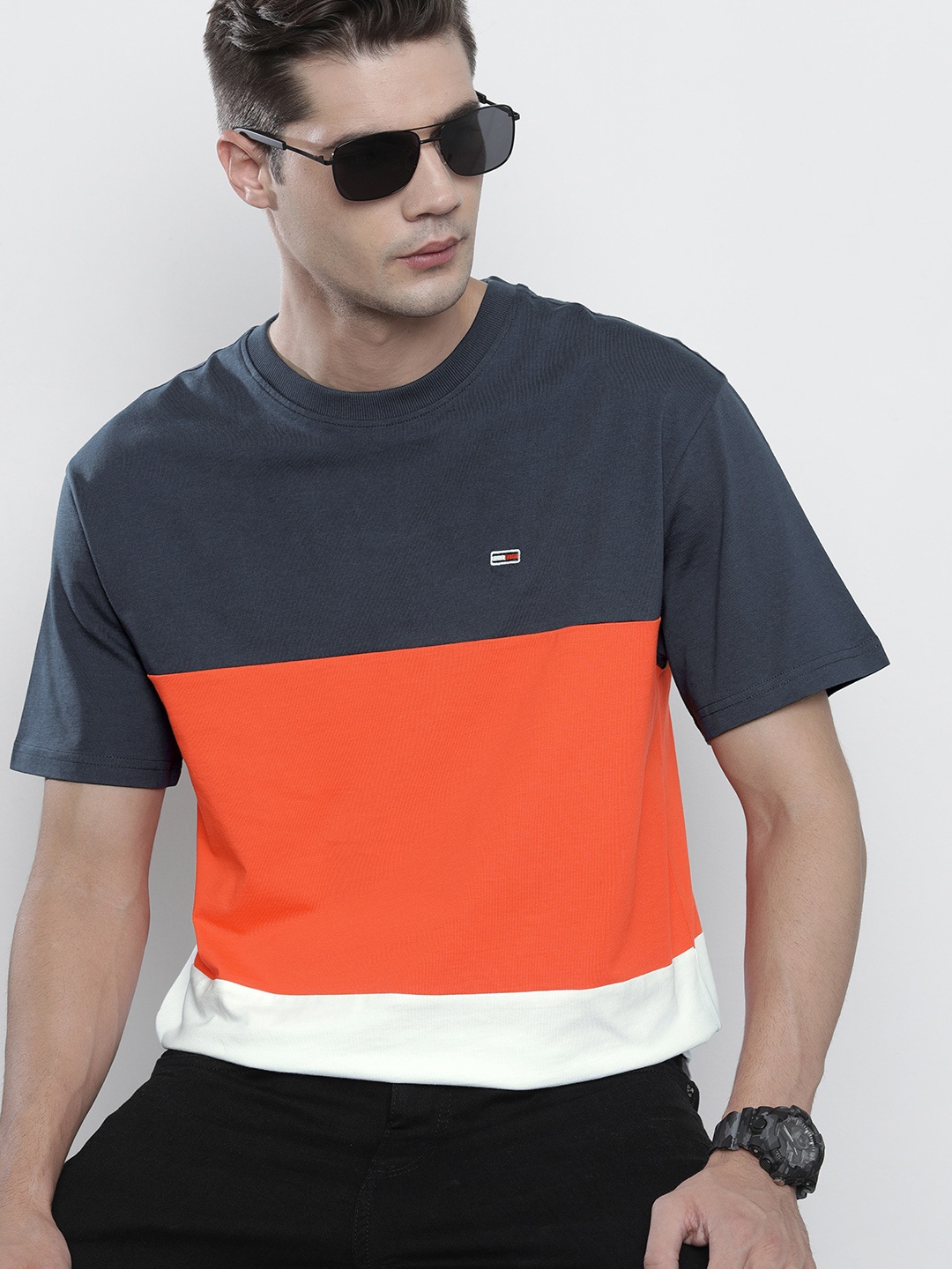 

Tommy Hilfiger Men Navy Blue Orange Colourblocked Pure Cotton T-shirt