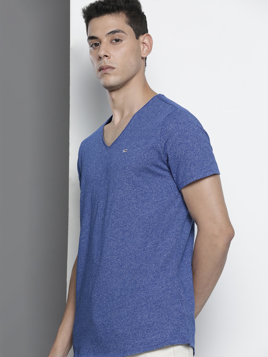 

Tommy Hilfiger Men Blue V-Neck Slim Fit T-shirt
