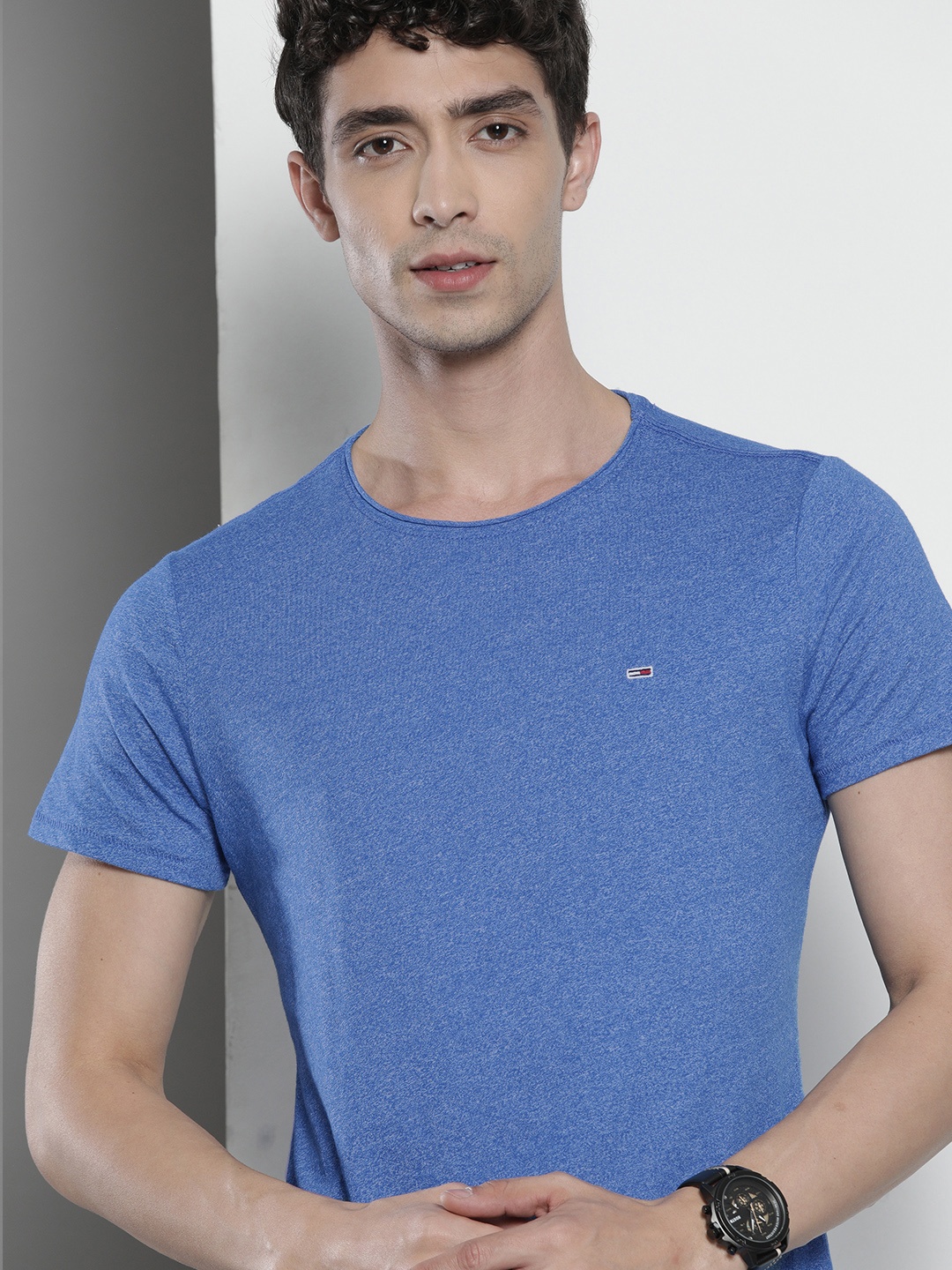 

Tommy Hilfiger Men Blue Solid Slim Fit T-shirt
