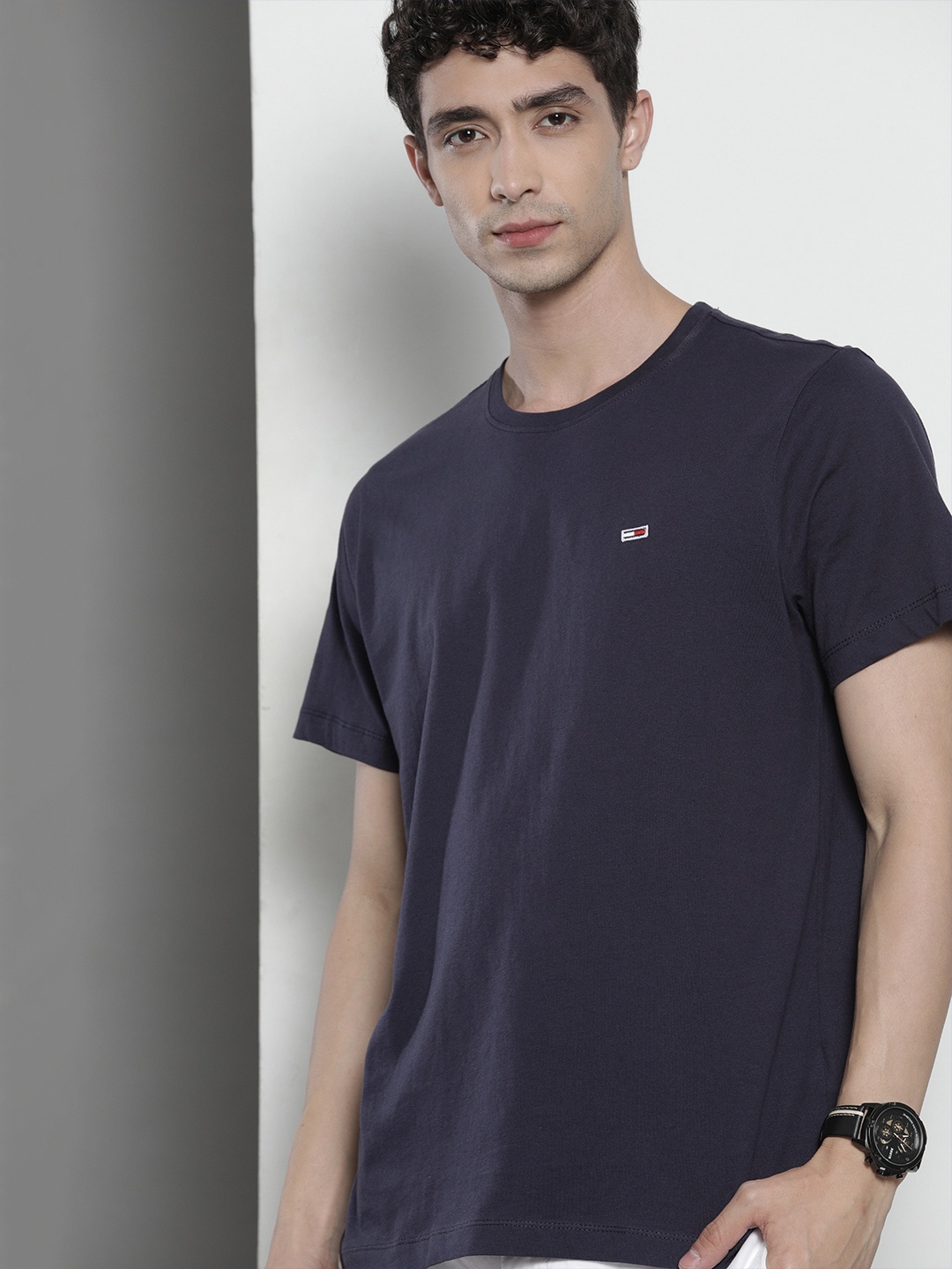 

Tommy Hilfiger Men Navy Blue Round Neck Pure Cotton T-shirt