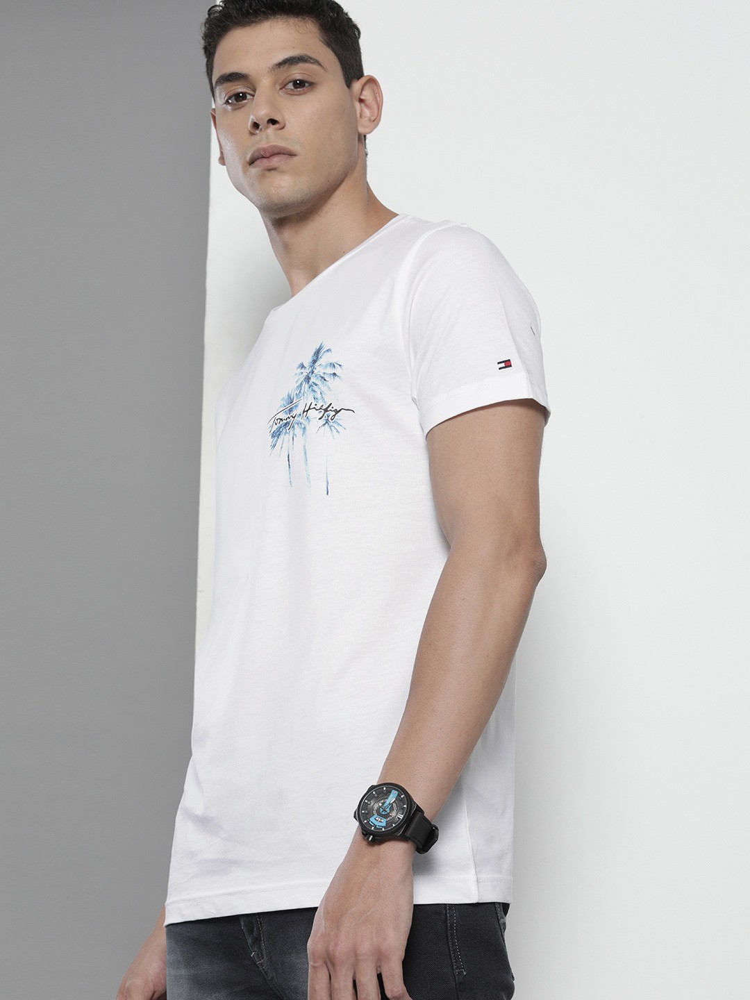 

Tommy Hilfiger Men White Organic Cotton T-shirt With Printed Detailing