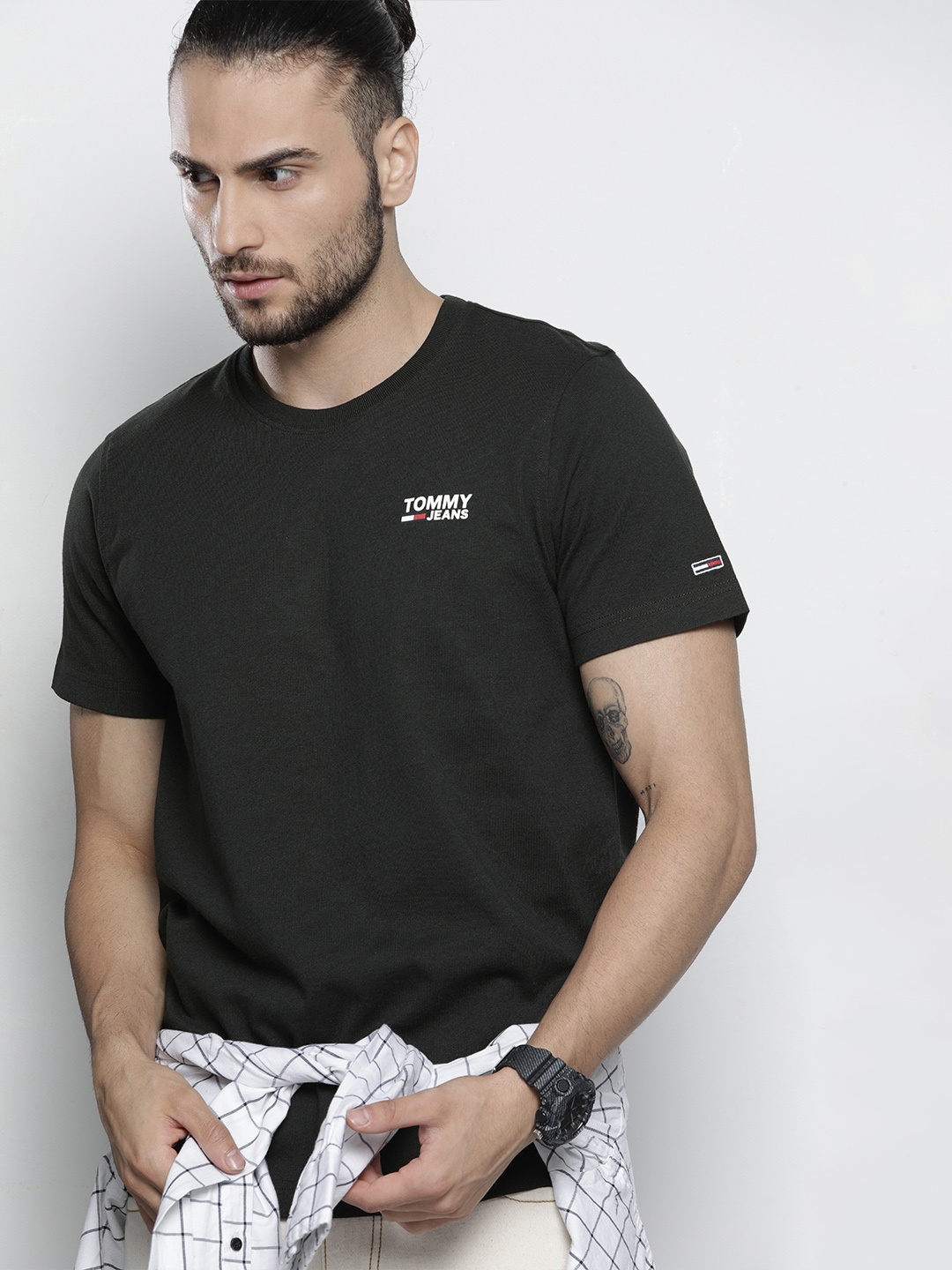 

Tommy Hilfiger Men Black Organic Cotton T-shirt
