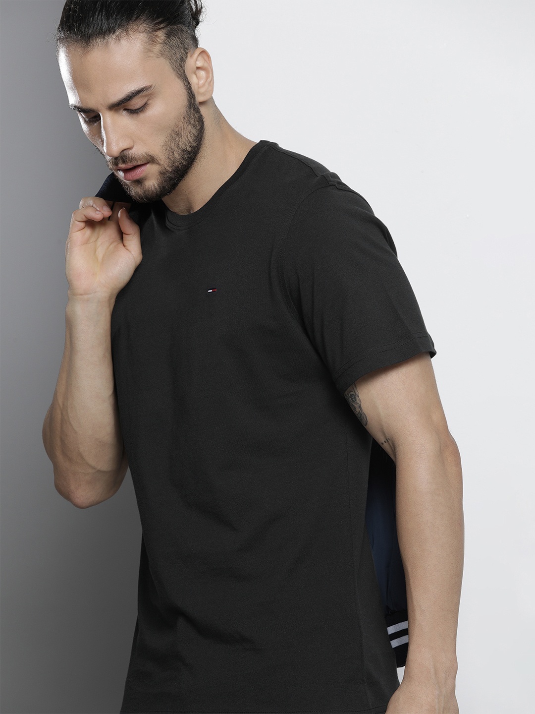 

Tommy Hilfiger Men Black Solid Round Neck Pure Cotton T-shirt