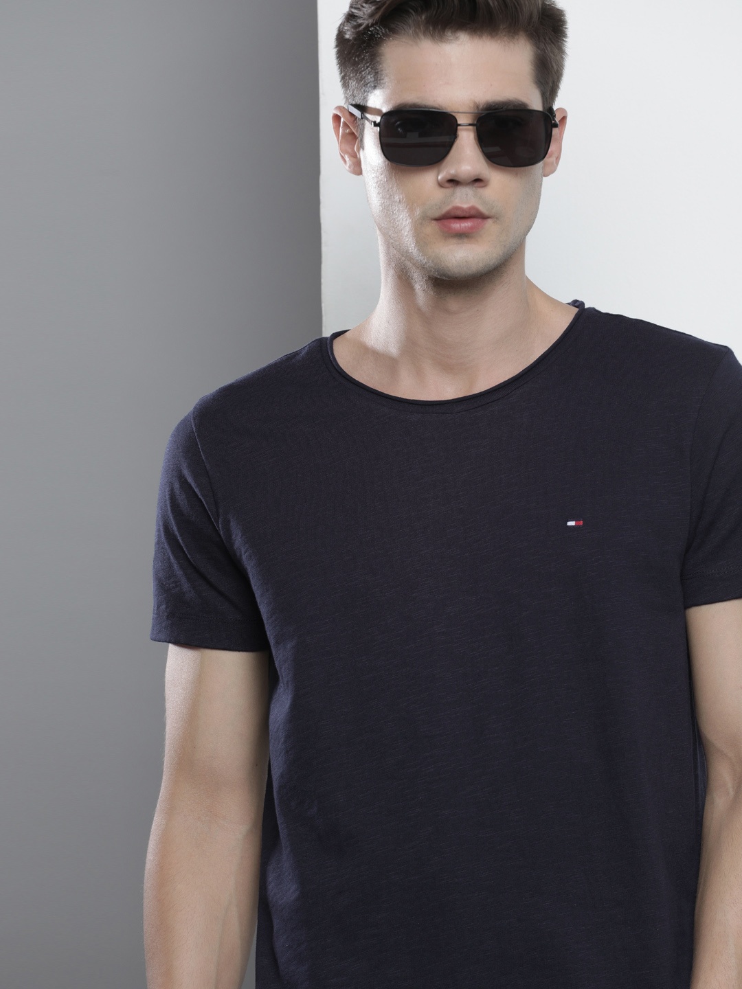 

Tommy Hilfiger Men Navy Blue Organic Cotton T-shirt