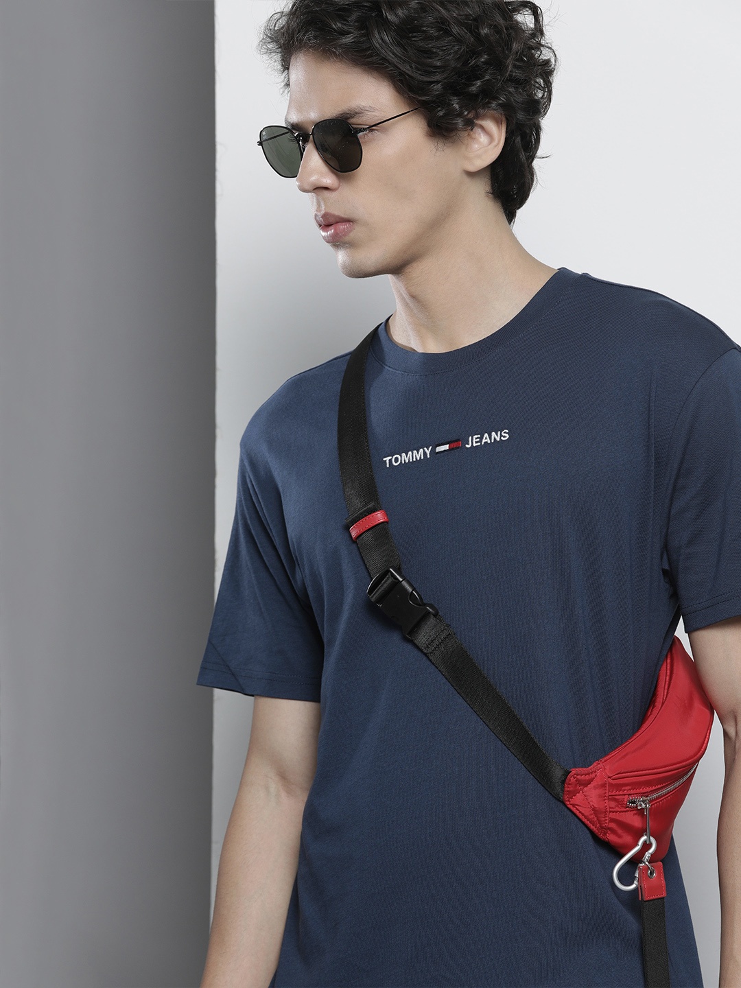 

Tommy Hilfiger Men Navy Blue Organic Cotton T-shirt