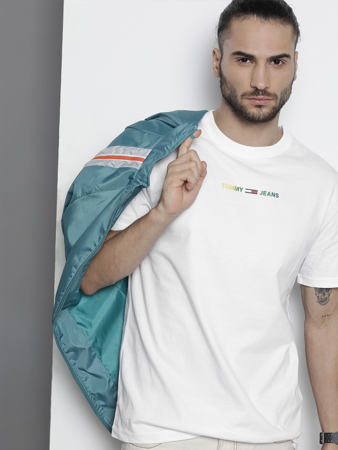 

Tommy Hilfiger Men White Pure Cotton Organic Cotton T-shirt with Logo