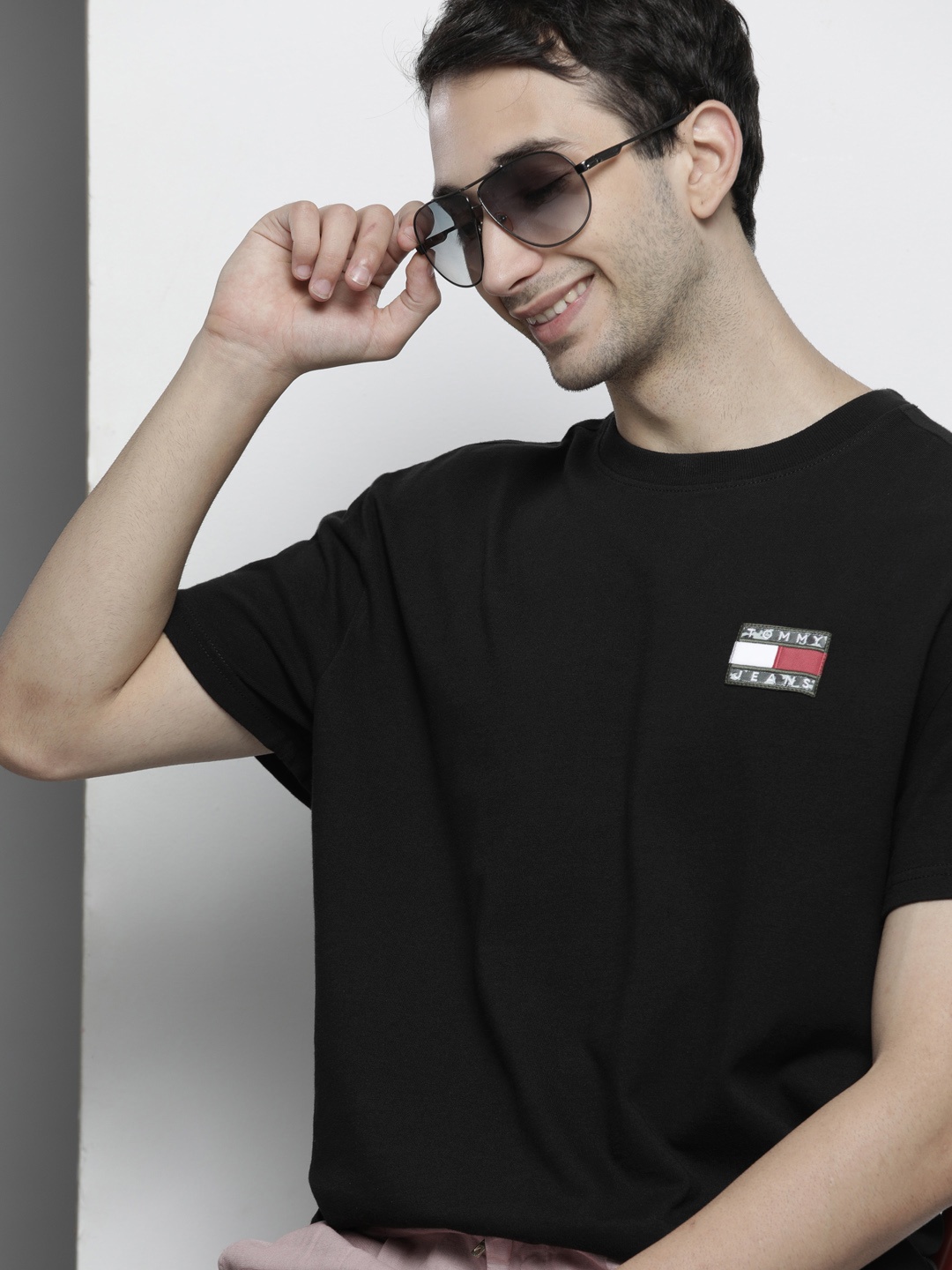 

Tommy Hilfiger Men Black Applique Loose Pure Cotton T-shirt