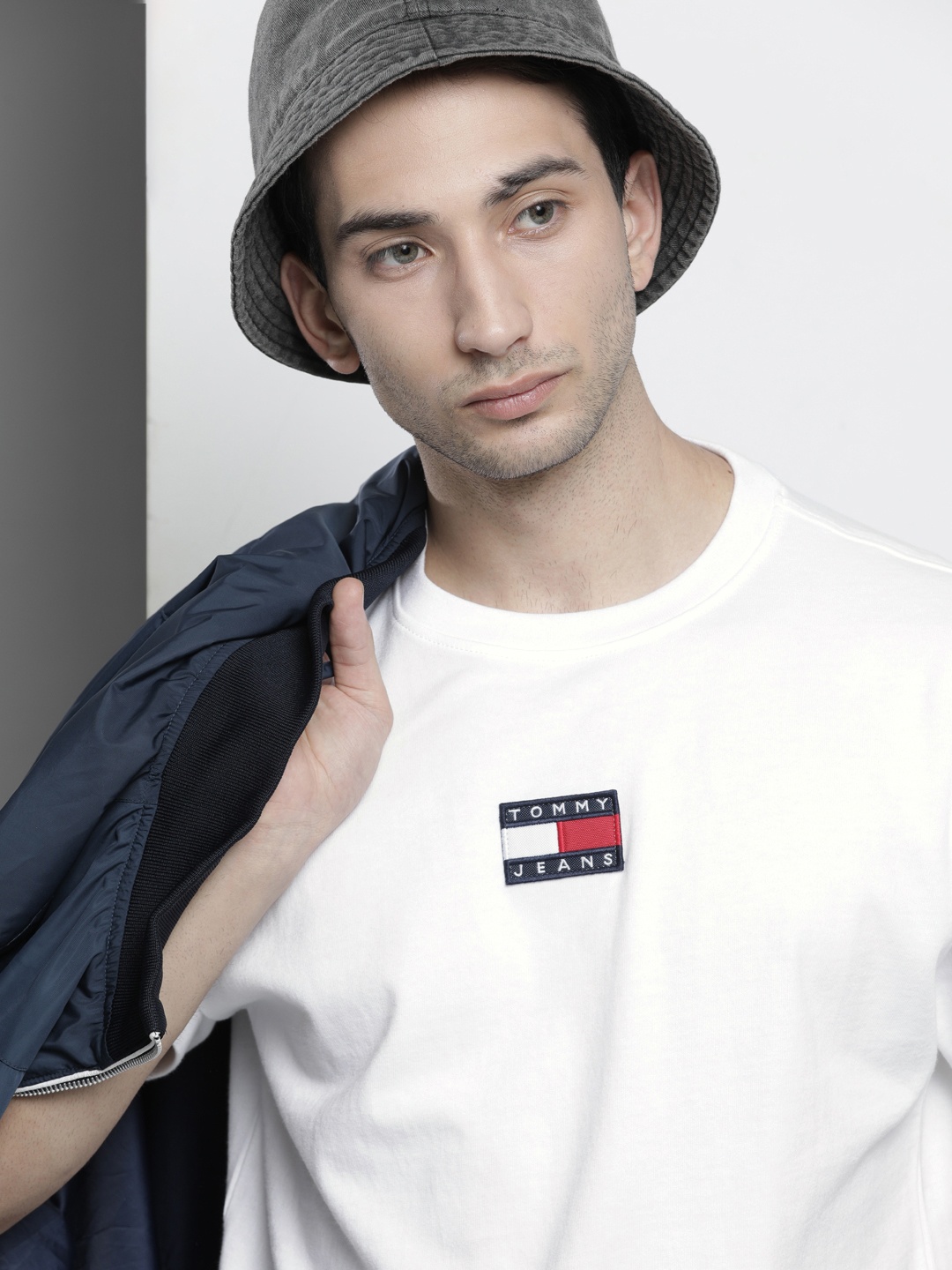 

Tommy Hilfiger Men White Applique Pure Cotton T-shirt
