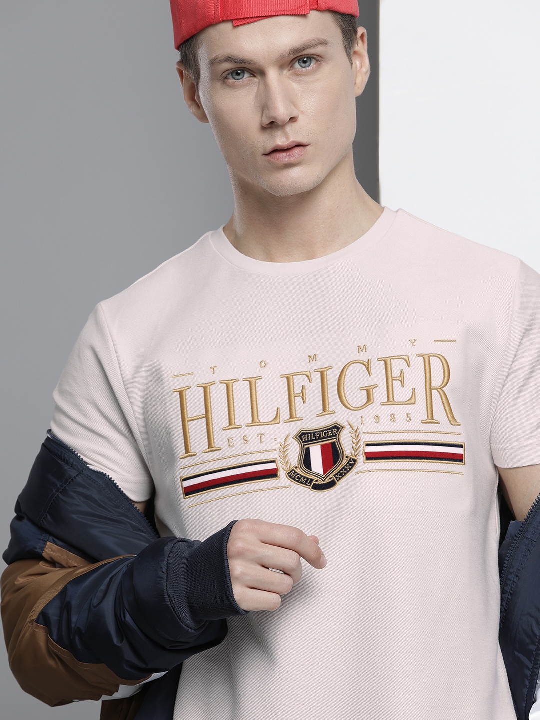

Tommy Hilfiger Men Pink Gold-Toned Printed Pure Cotton T-shirt