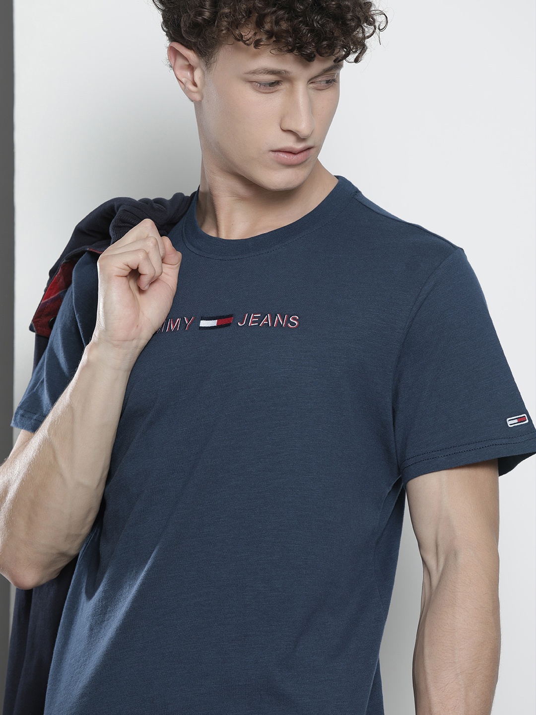 

Tommy Hilfiger Men Navy Blue Solid Pure Organic Cotton T-shirt
