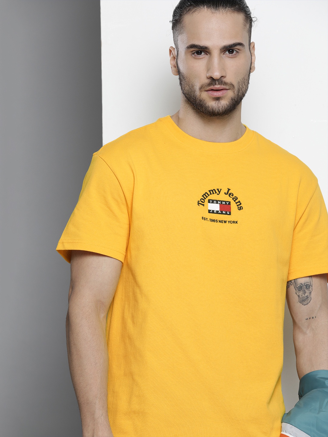 

Tommy Hilfiger Men Yellow Organic Cotton T-shirt with Logo