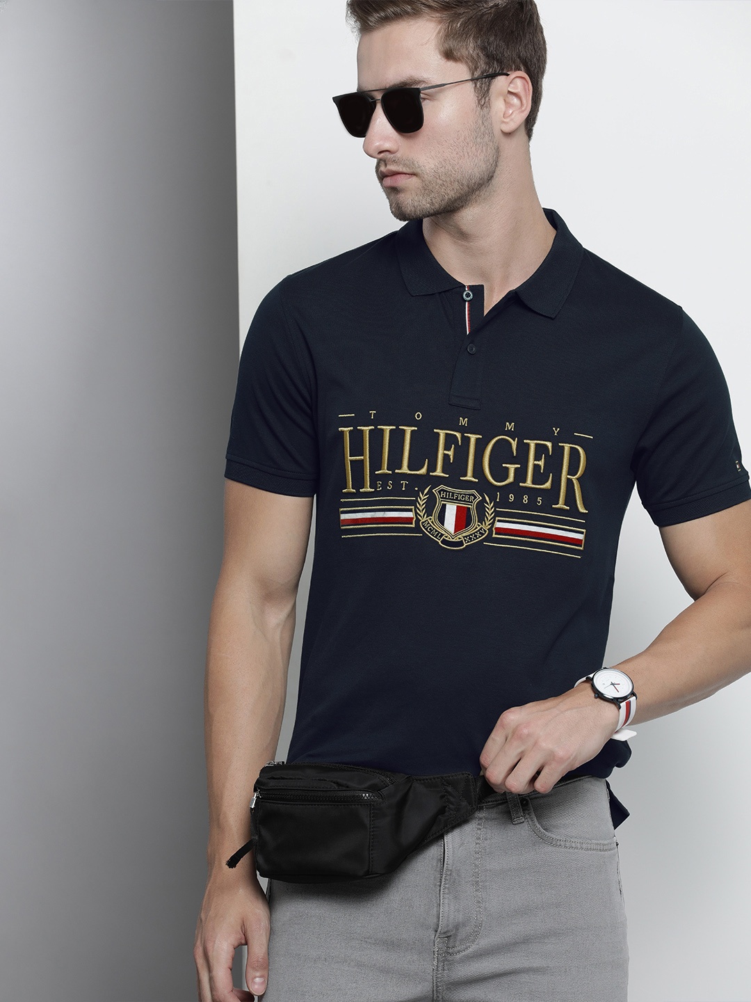 

Tommy Hilfiger Men Navy Blue Brand Logo Embroidered Pure Cotton Slim Fit T-shirt